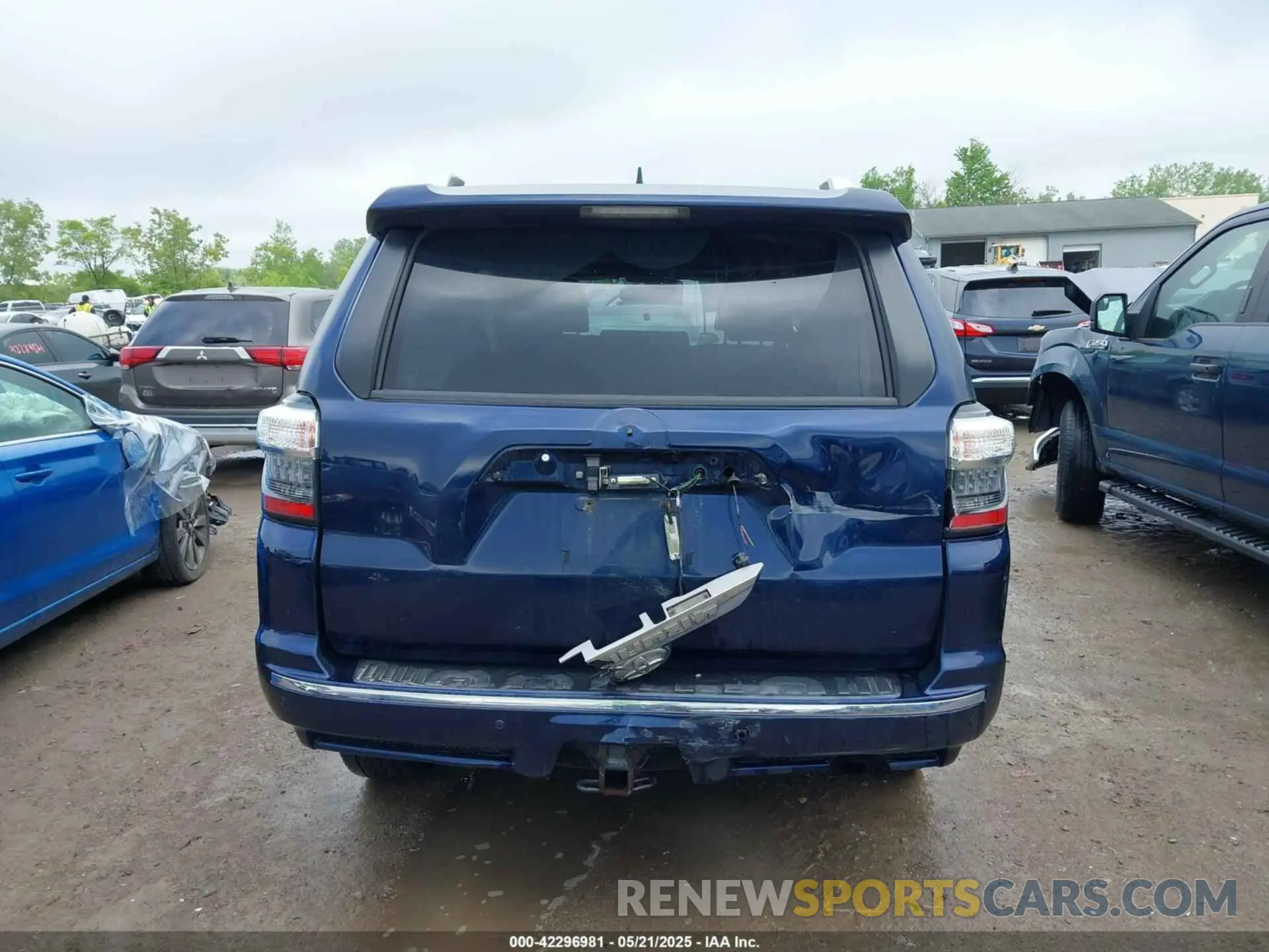 16 Photograph of a damaged car JTEBU5JR7L5789838 TOYOTA 4RUNNER 2020
