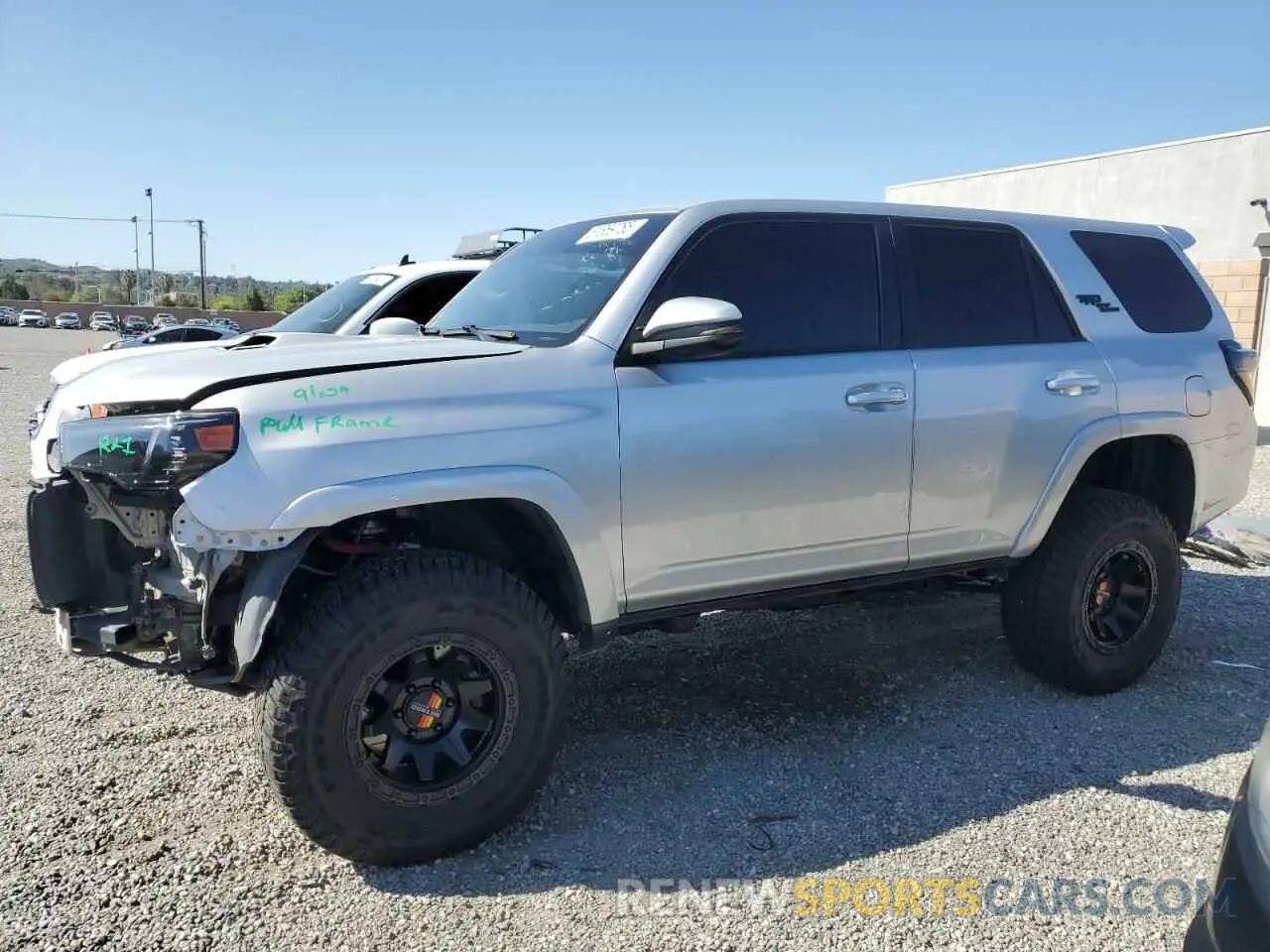 1 Фотография поврежденного автомобиля JTEBU5JR8L5761854 TOYOTA 4RUNNER 2020