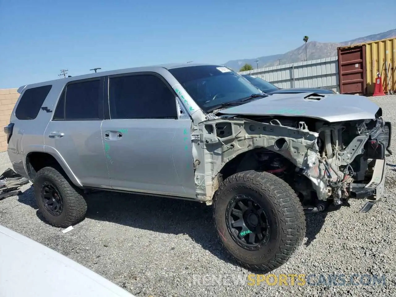 4 Фотография поврежденного автомобиля JTEBU5JR8L5761854 TOYOTA 4RUNNER 2020