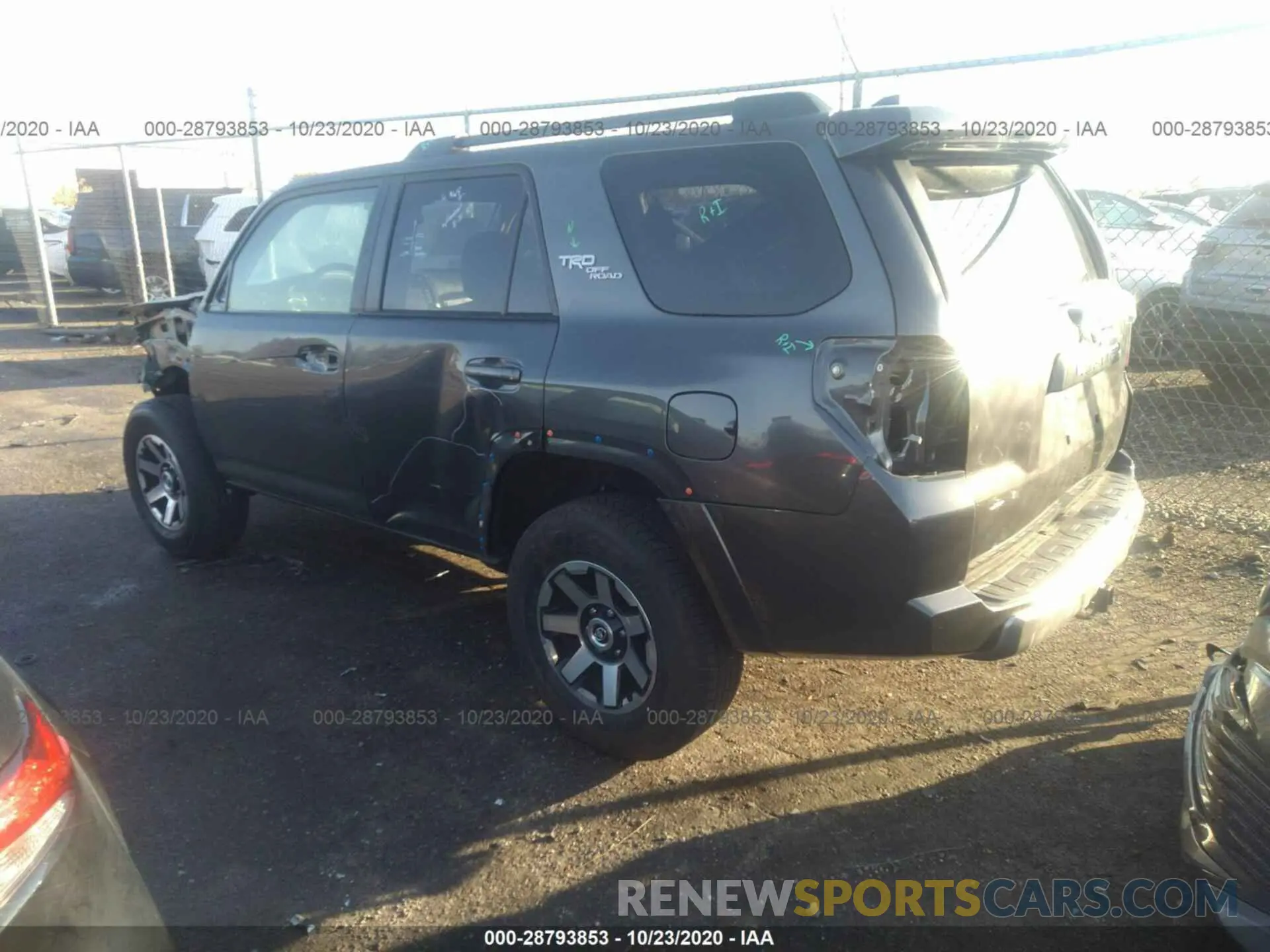 3 Photograph of a damaged car JTEBU5JR8L5789721 TOYOTA 4RUNNER 2020