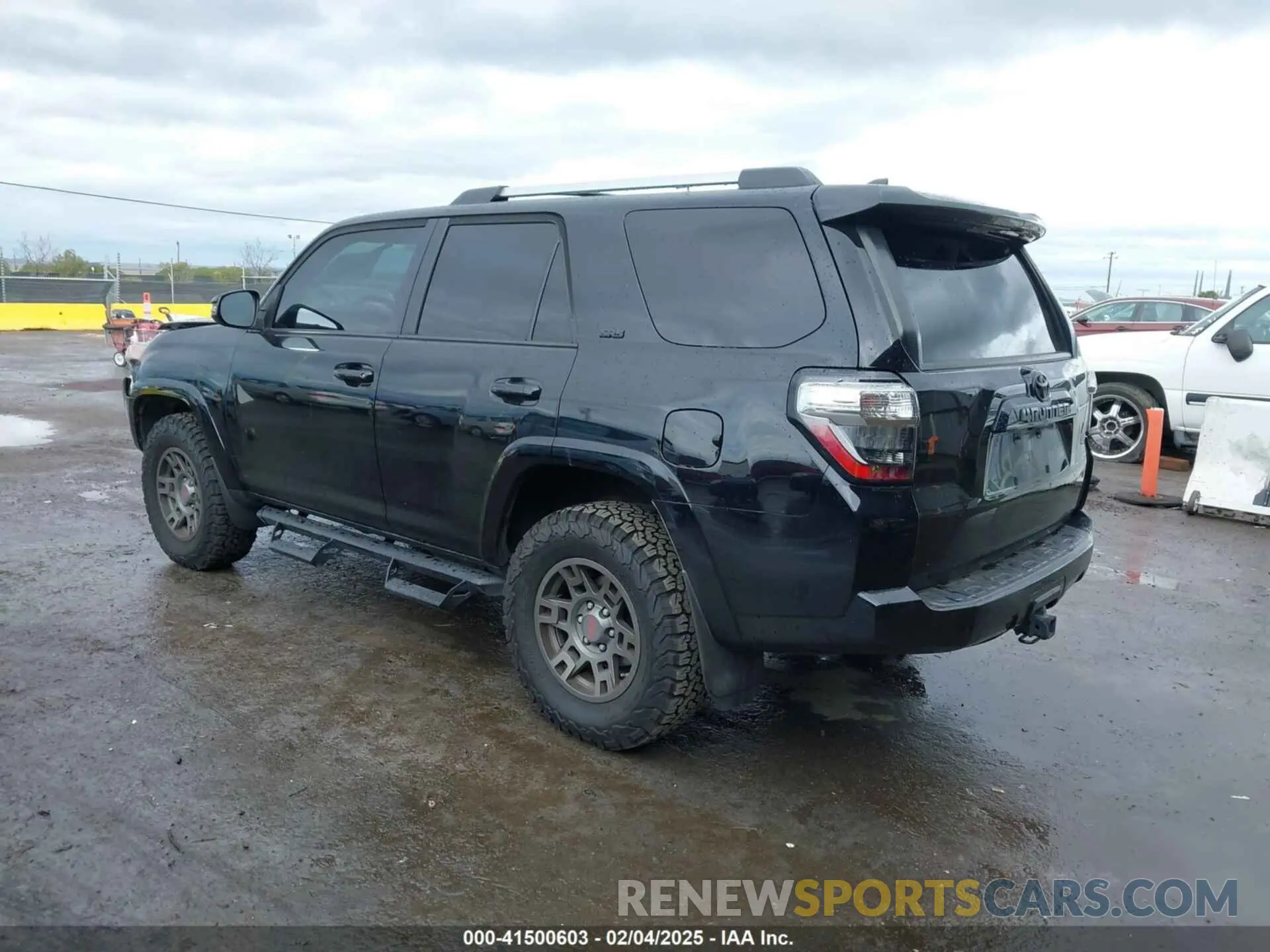 3 Фотография поврежденного автомобиля JTEBU5JR9L5745422 TOYOTA 4RUNNER 2020
