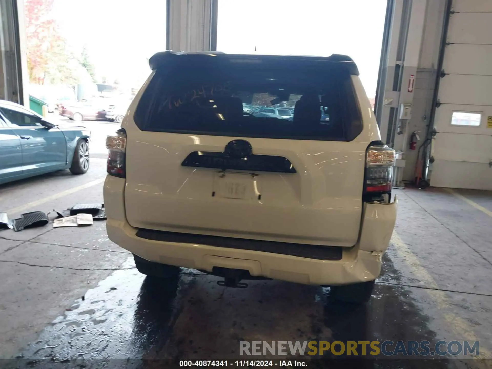 16 Photograph of a damaged car JTEBU5JRXL5761578 TOYOTA 4RUNNER 2020