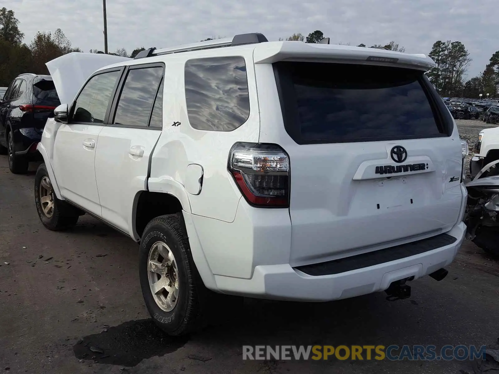 3 Фотография поврежденного автомобиля JTEBU5JRXL5762438 TOYOTA 4RUNNER 2020