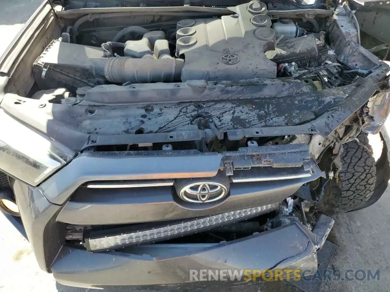 12 Photograph of a damaged car JTEBU5JRXL5772287 TOYOTA 4RUNNER 2020