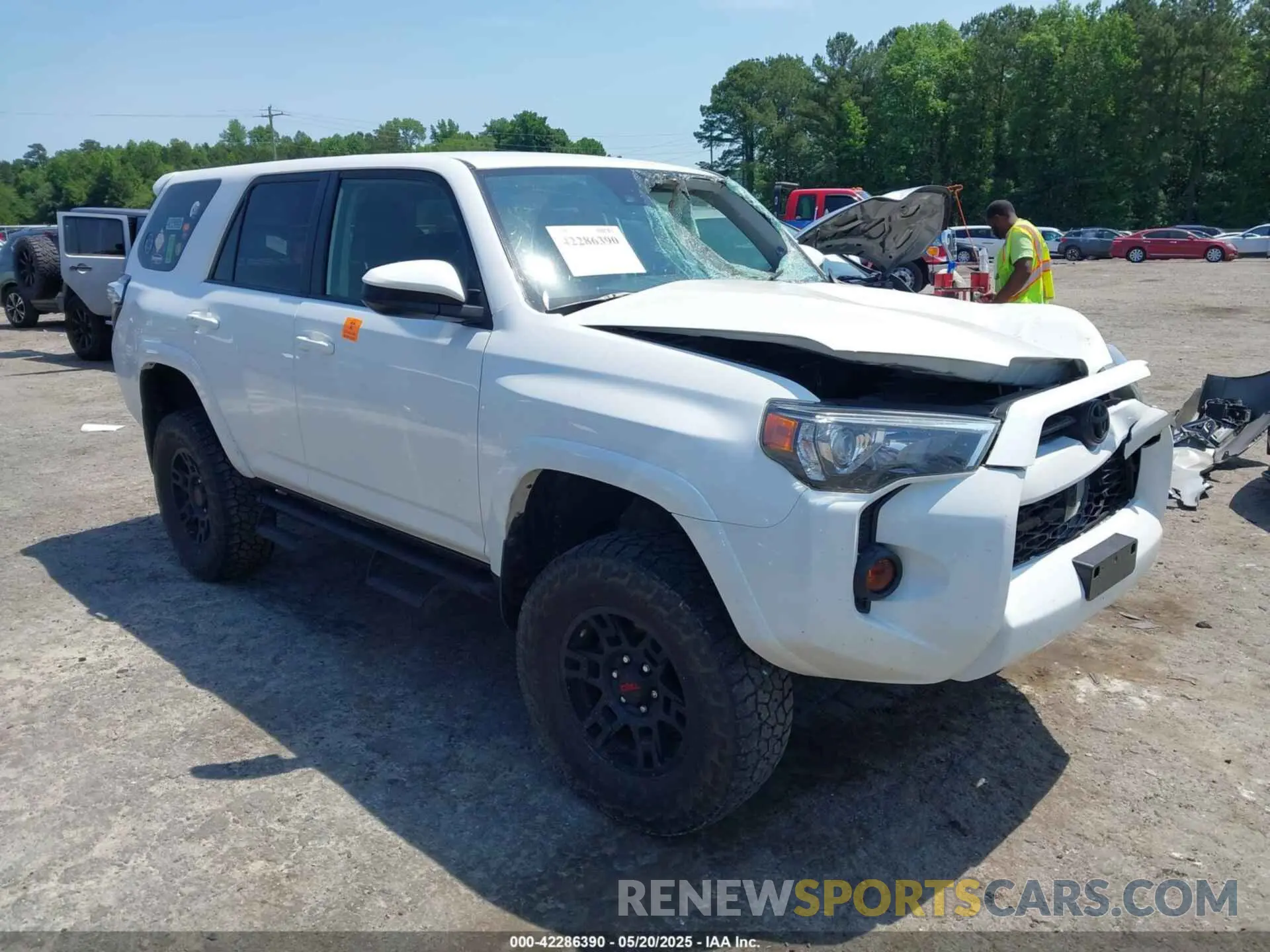 1 Фотография поврежденного автомобиля JTEBU5JRXL5790319 TOYOTA 4RUNNER 2020