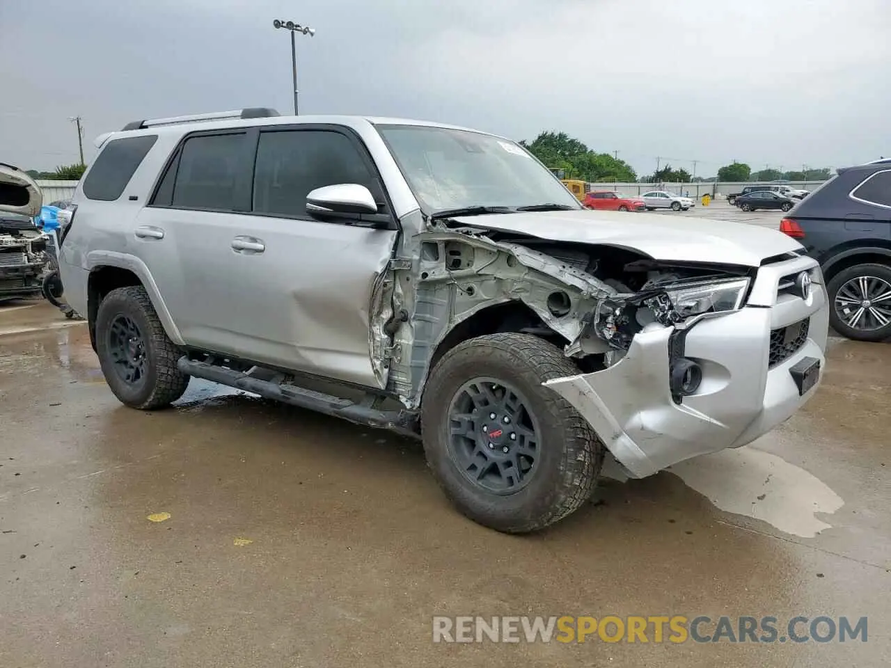 4 Photograph of a damaged car JTEZU5JR5L5214264 TOYOTA 4RUNNER 2020