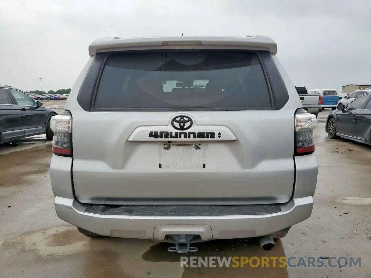 6 Photograph of a damaged car JTEZU5JR5L5214264 TOYOTA 4RUNNER 2020