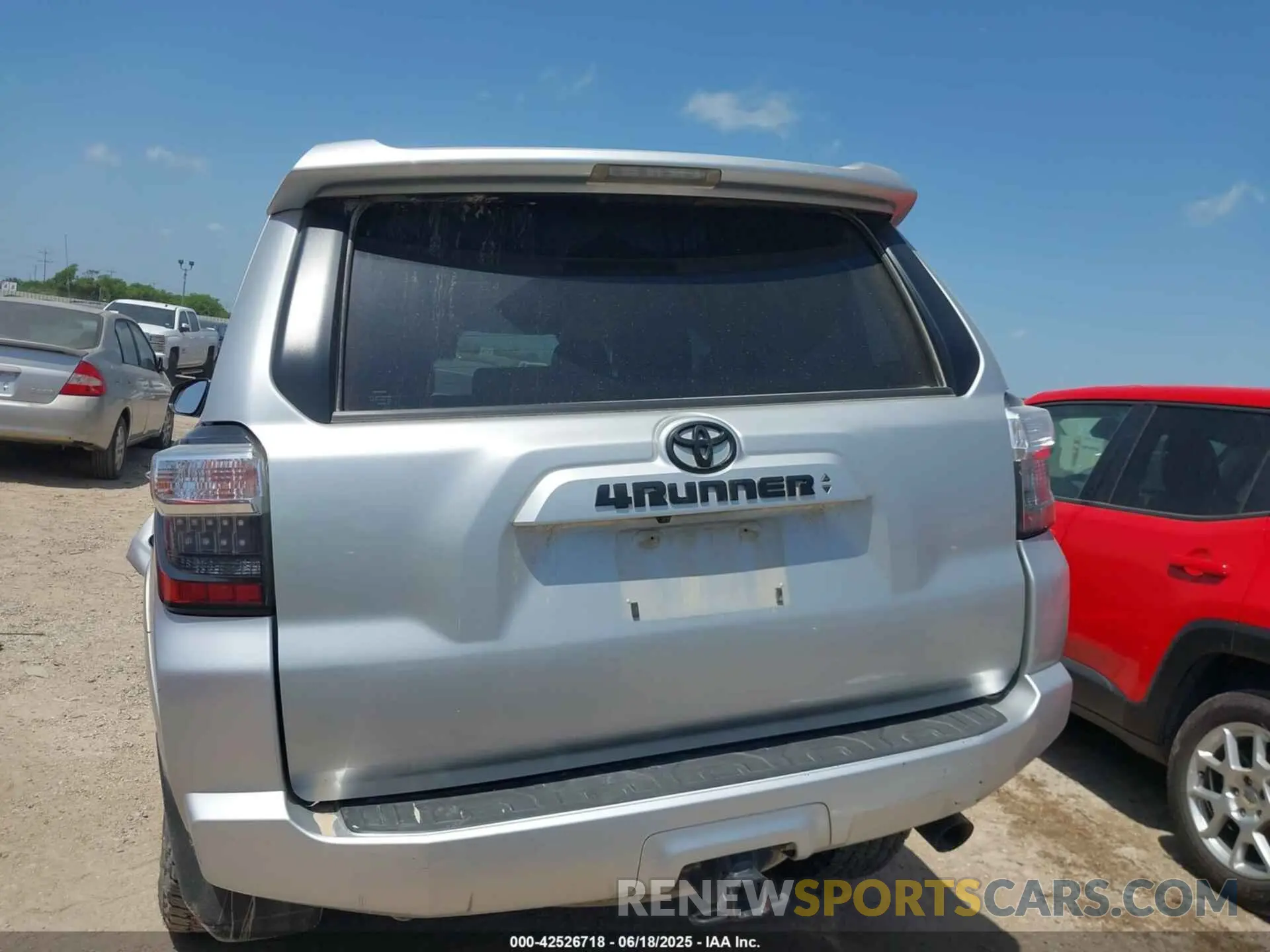 16 Photograph of a damaged car JTEZU5JR6L5224902 TOYOTA 4RUNNER 2020