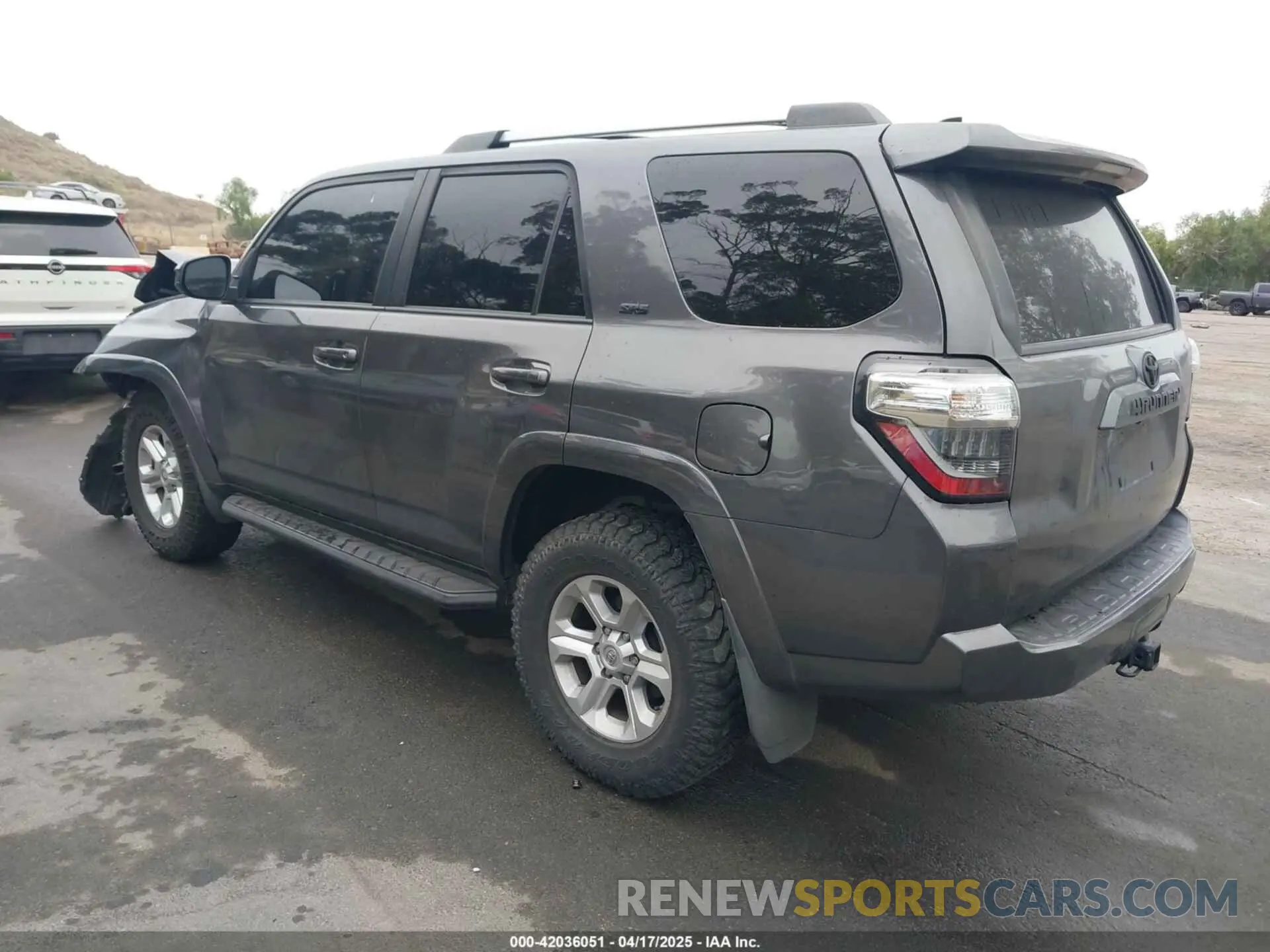 3 Фотография поврежденного автомобиля JTEZU5JR6L5225631 TOYOTA 4RUNNER 2020