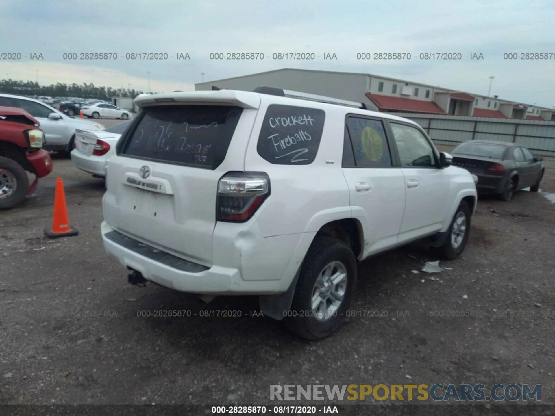 4 Photograph of a damaged car JTEZU5JR8L5213979 TOYOTA 4RUNNER 2020