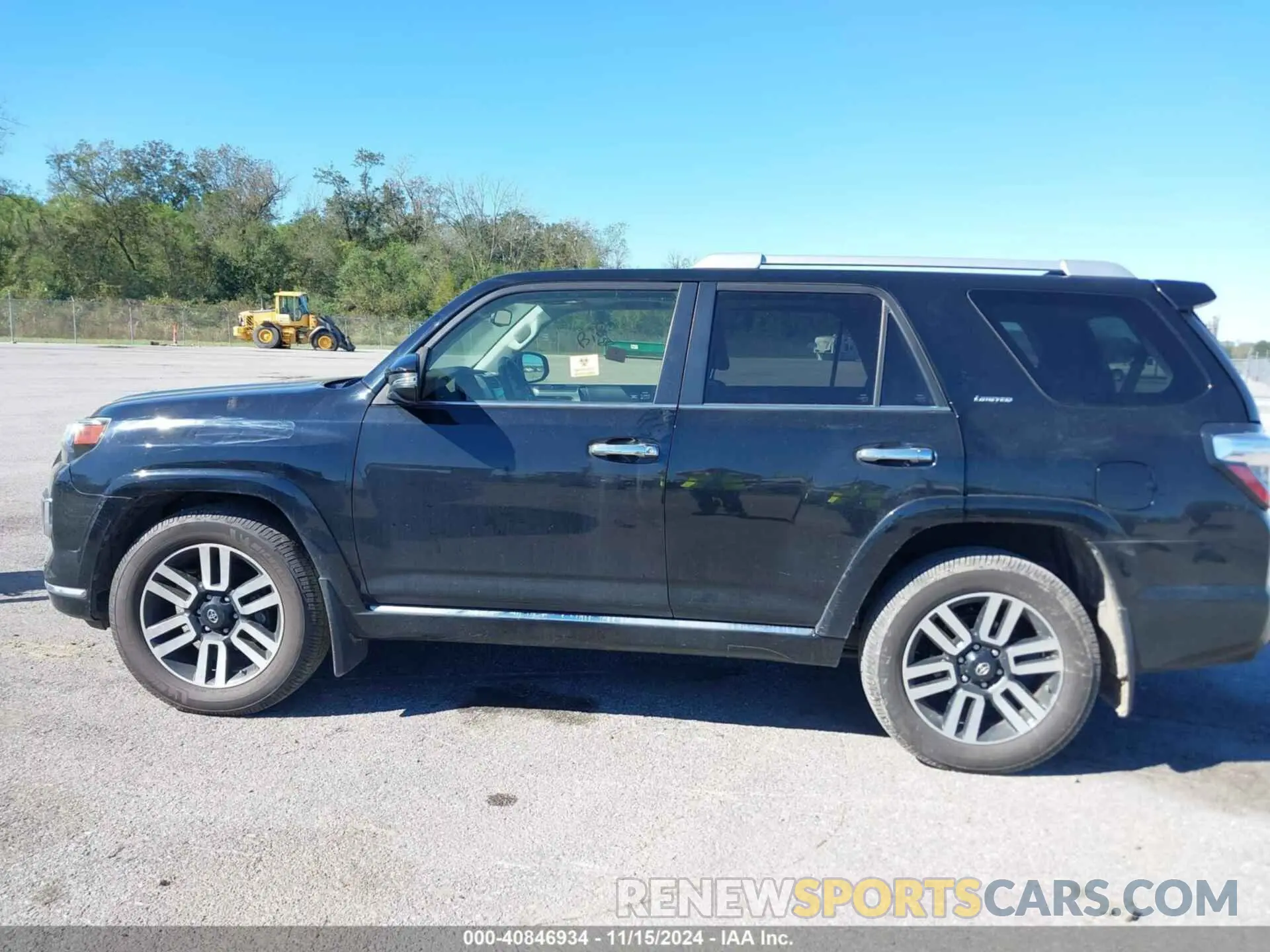 13 Photograph of a damaged car JTEZU5JRXL5222666 TOYOTA 4RUNNER 2020