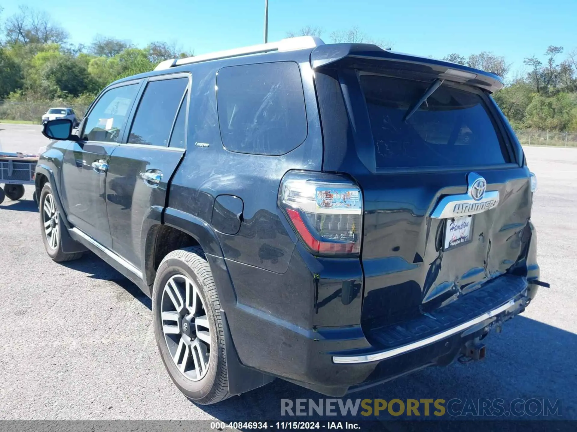 3 Photograph of a damaged car JTEZU5JRXL5222666 TOYOTA 4RUNNER 2020