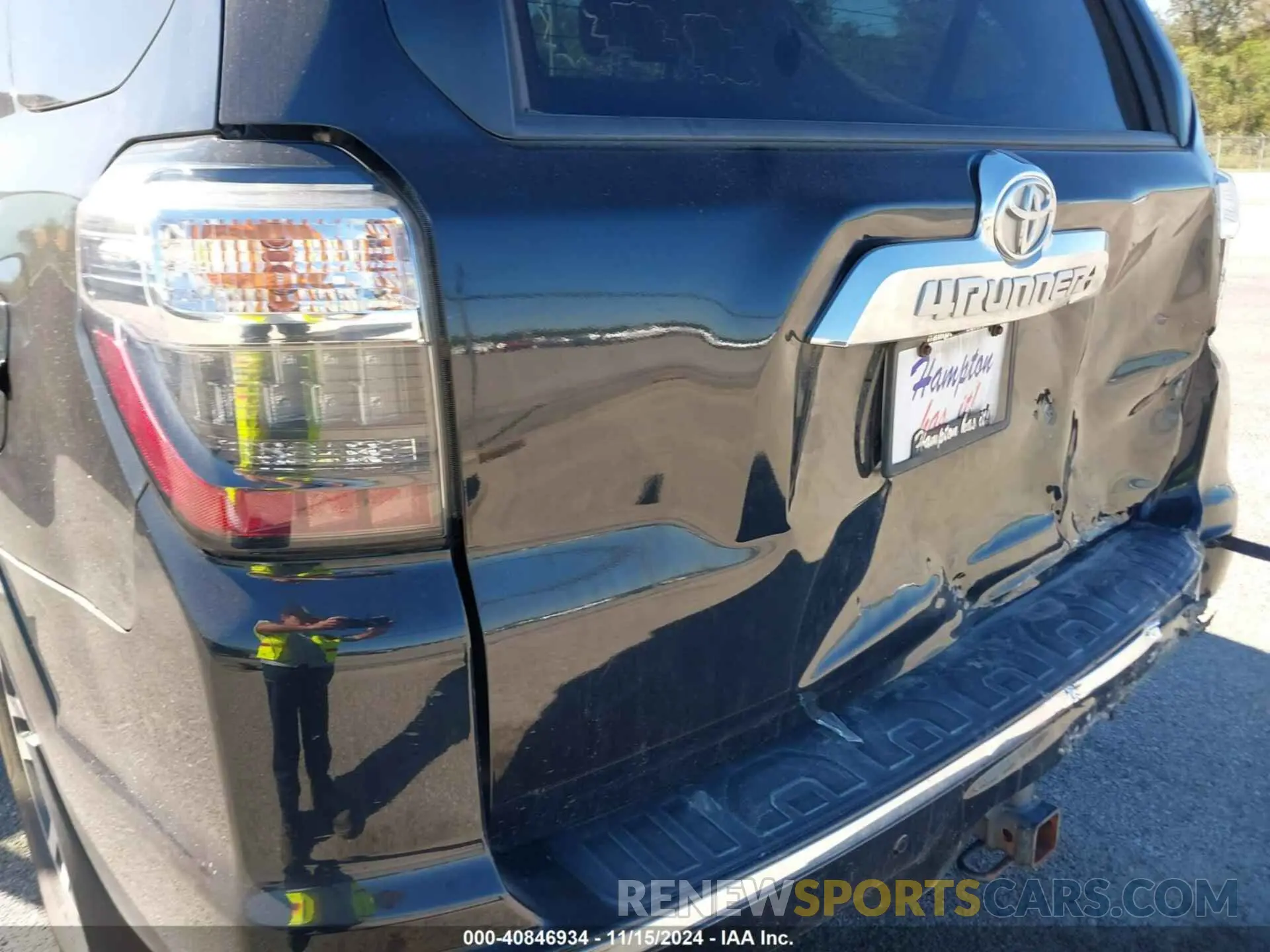 6 Photograph of a damaged car JTEZU5JRXL5222666 TOYOTA 4RUNNER 2020