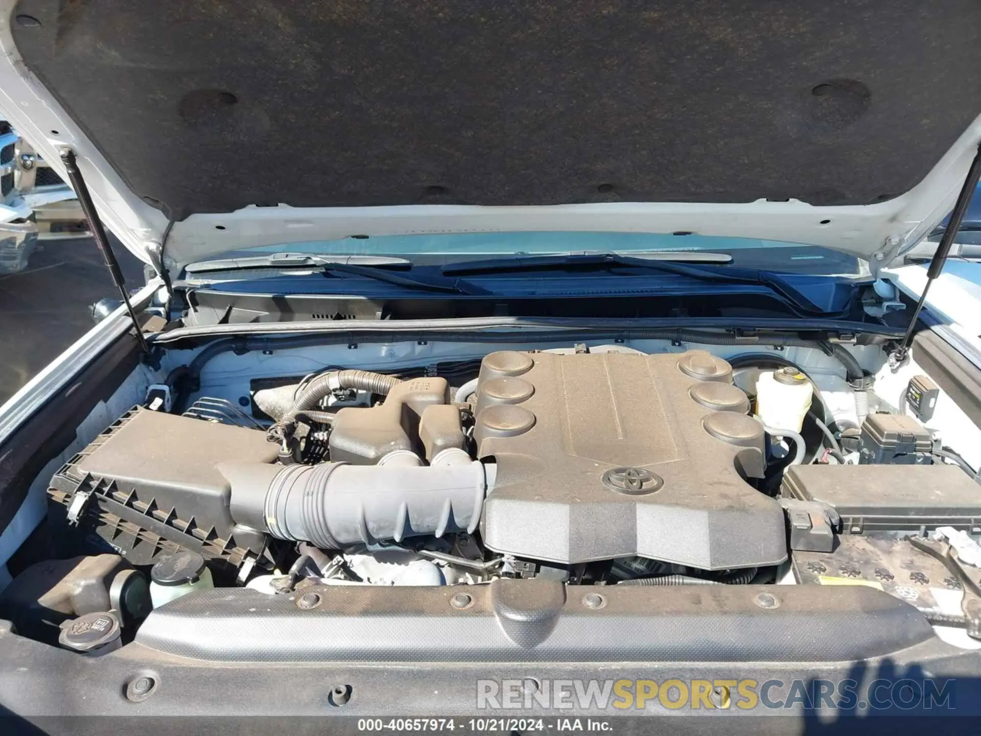 10 Photograph of a damaged car JTECU5JR5M5243660 TOYOTA 4RUNNER 2021