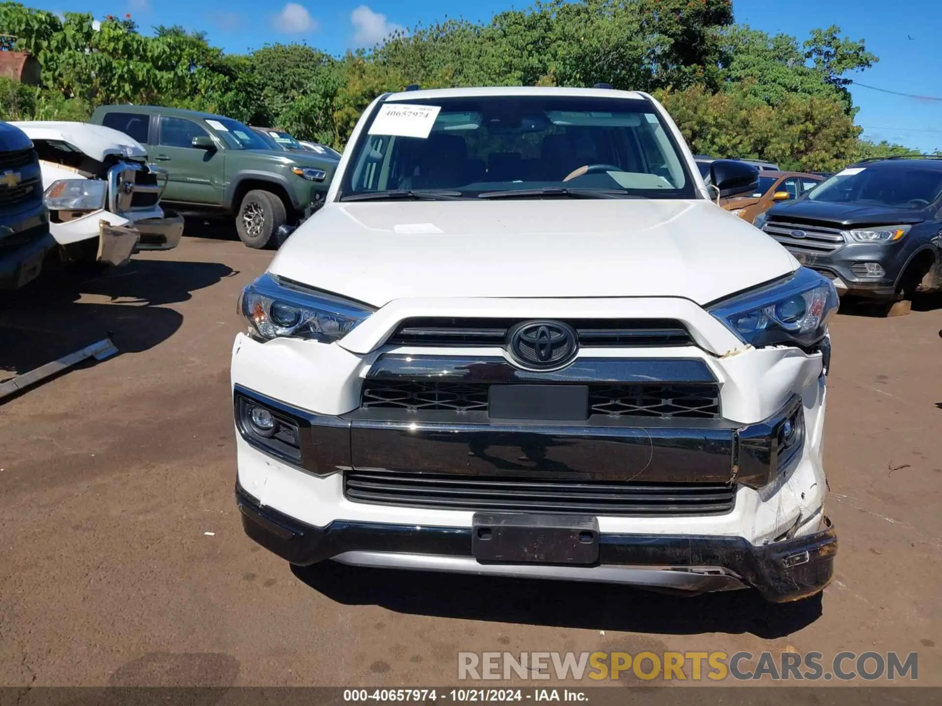 12 Photograph of a damaged car JTECU5JR5M5243660 TOYOTA 4RUNNER 2021
