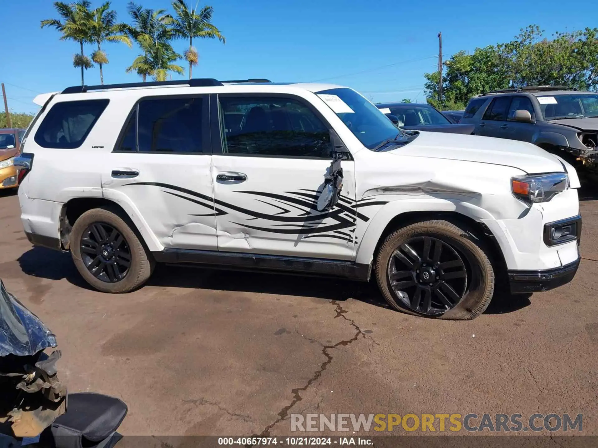 13 Photograph of a damaged car JTECU5JR5M5243660 TOYOTA 4RUNNER 2021