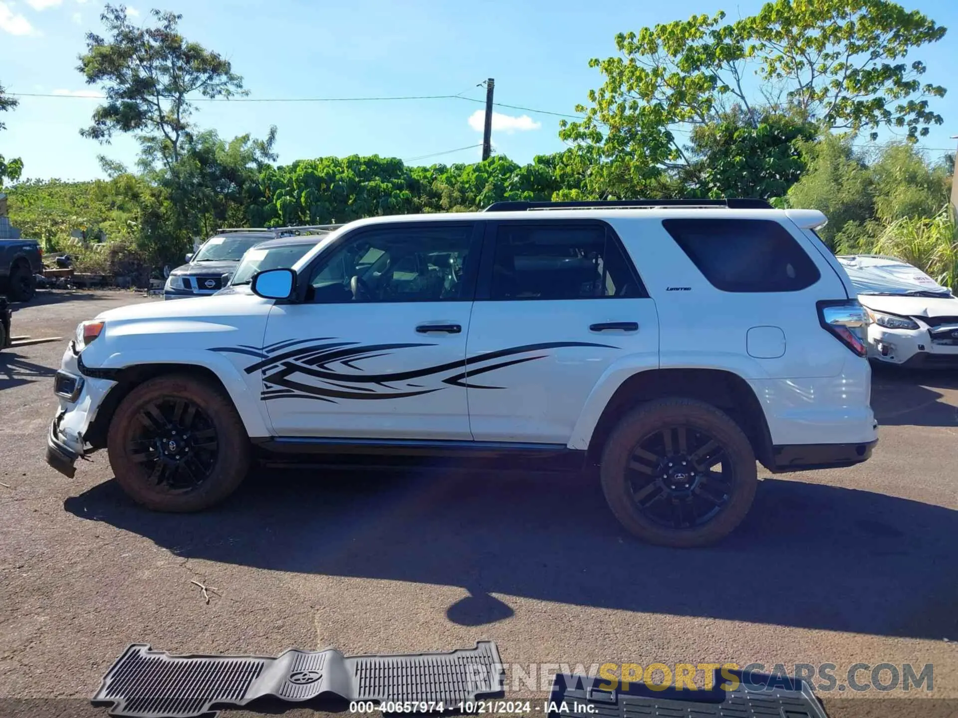 14 Photograph of a damaged car JTECU5JR5M5243660 TOYOTA 4RUNNER 2021