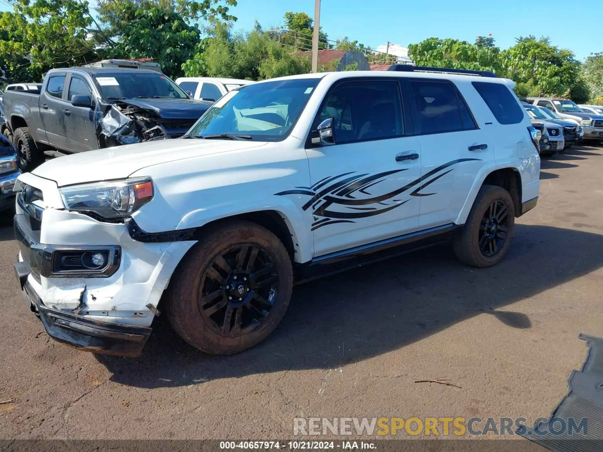 2 Photograph of a damaged car JTECU5JR5M5243660 TOYOTA 4RUNNER 2021