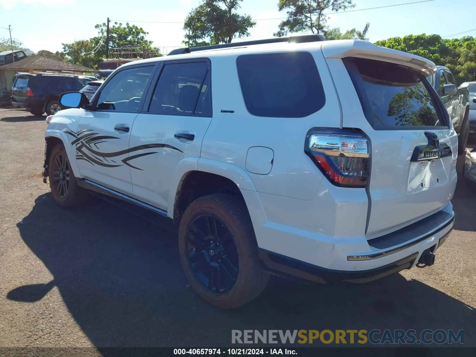 3 Photograph of a damaged car JTECU5JR5M5243660 TOYOTA 4RUNNER 2021