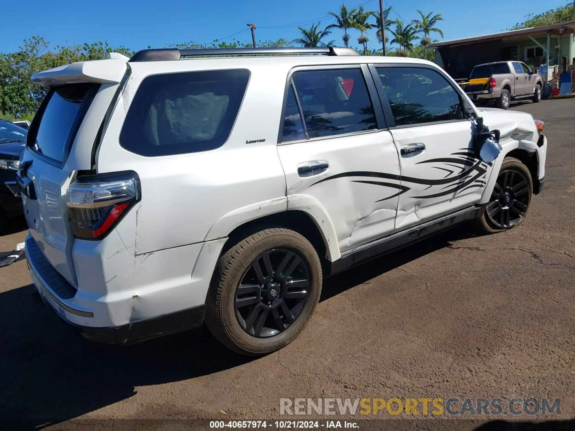 4 Photograph of a damaged car JTECU5JR5M5243660 TOYOTA 4RUNNER 2021