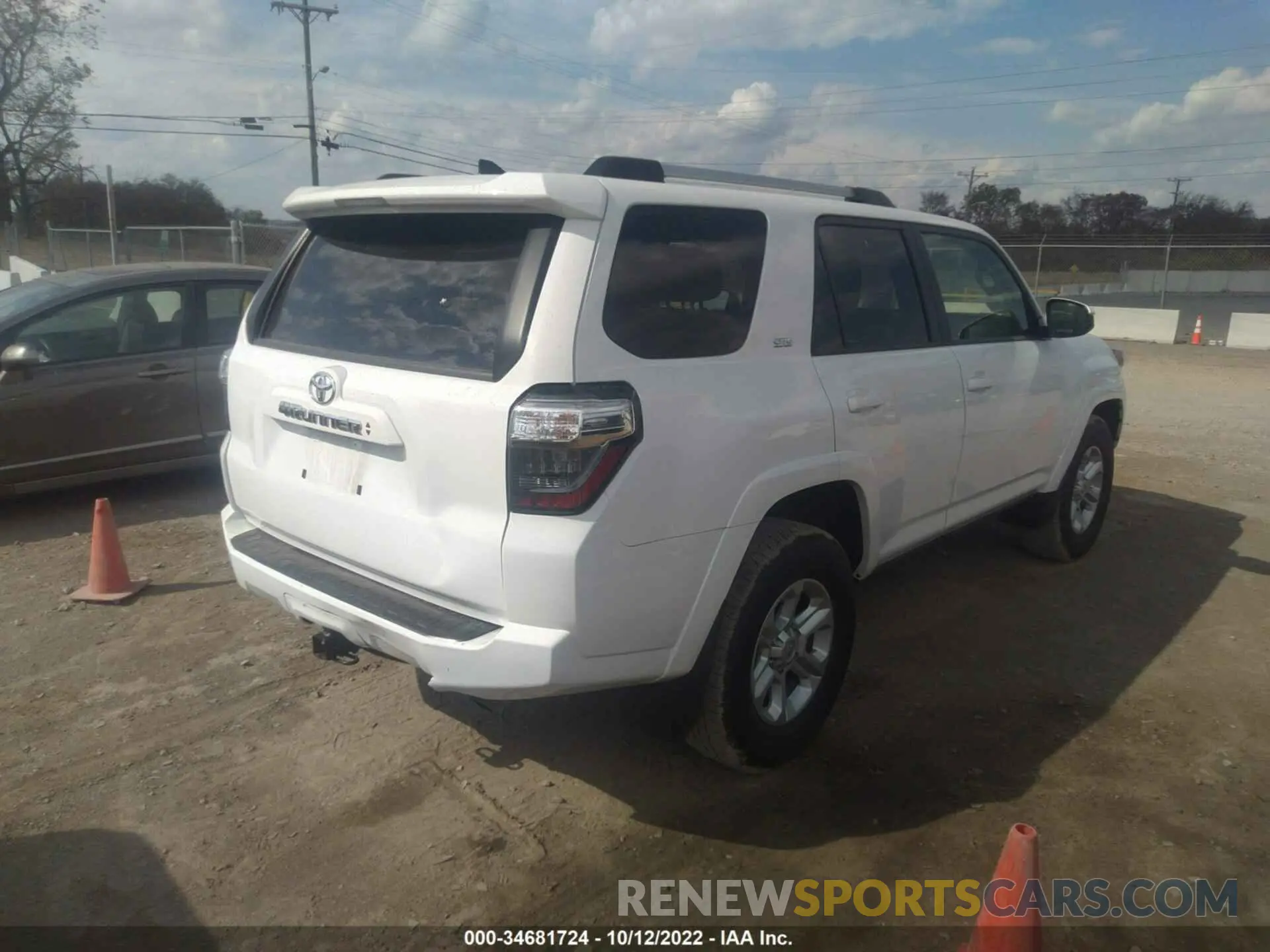 4 Photograph of a damaged car JTEEU5JR7M5249209 TOYOTA 4RUNNER 2021