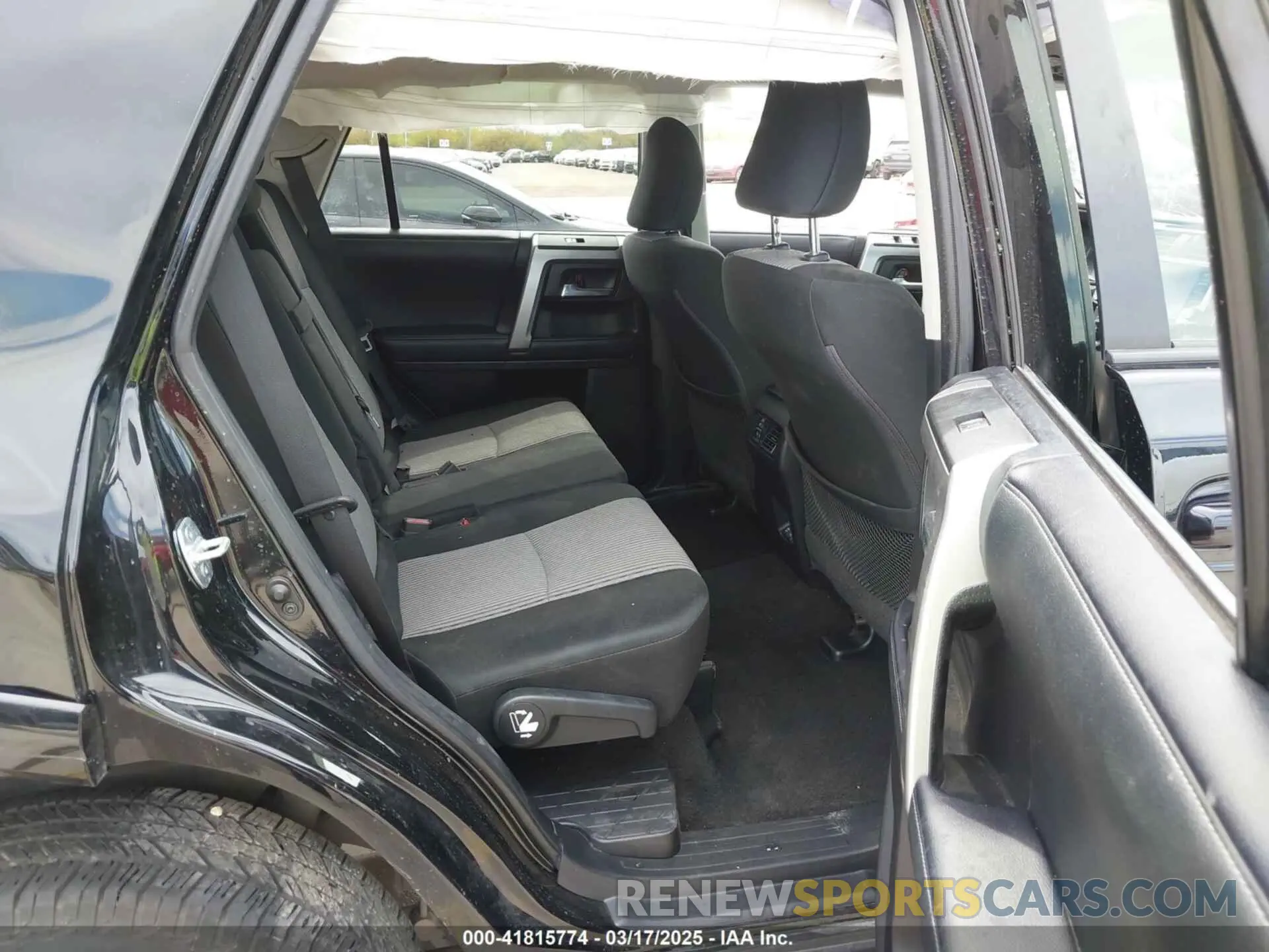 8 Photograph of a damaged car JTEEU5JR8M5235982 TOYOTA 4RUNNER 2021