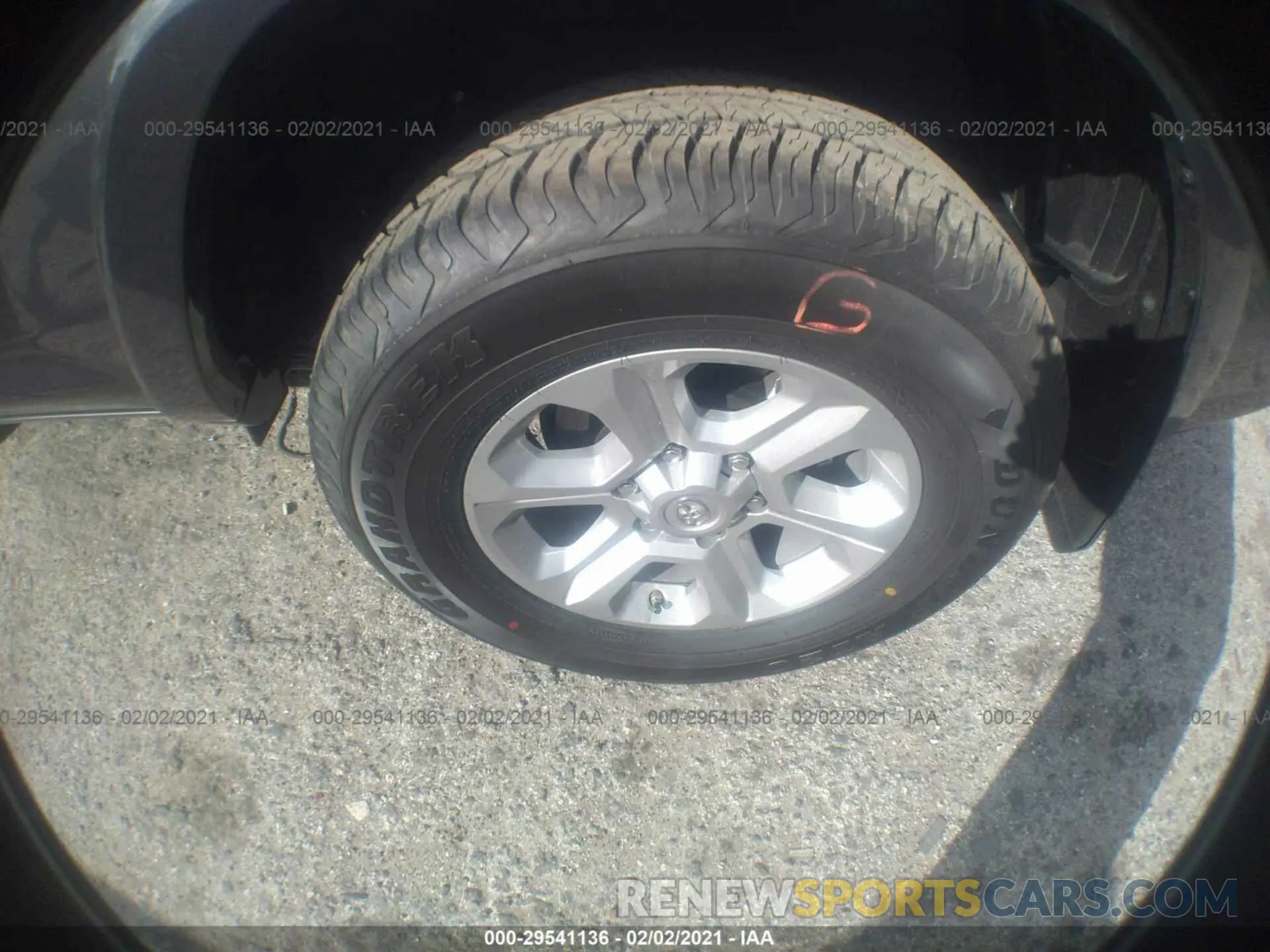 13 Photograph of a damaged car JTEEU5JR9M5237725 TOYOTA 4RUNNER 2021