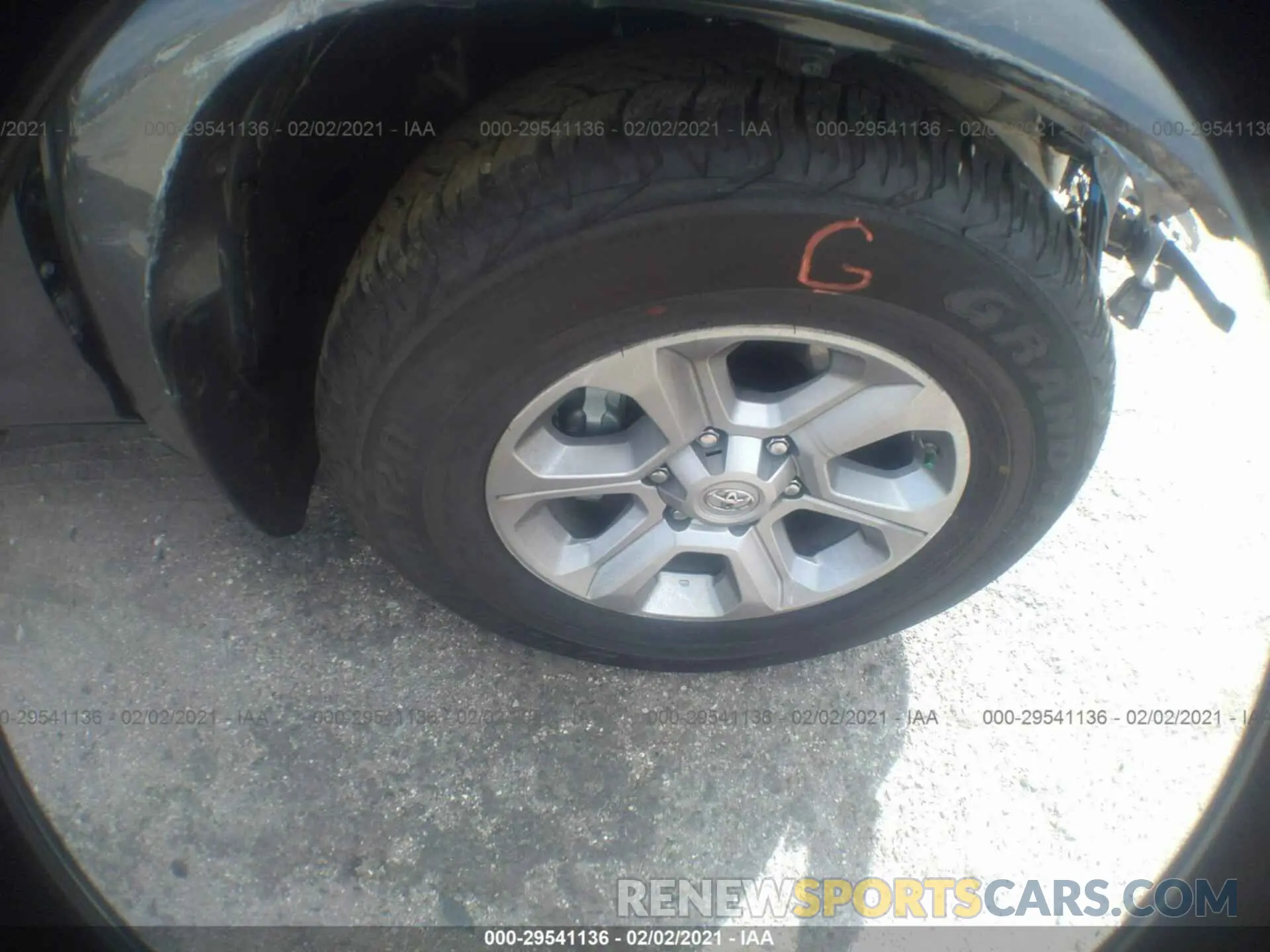 14 Photograph of a damaged car JTEEU5JR9M5237725 TOYOTA 4RUNNER 2021
