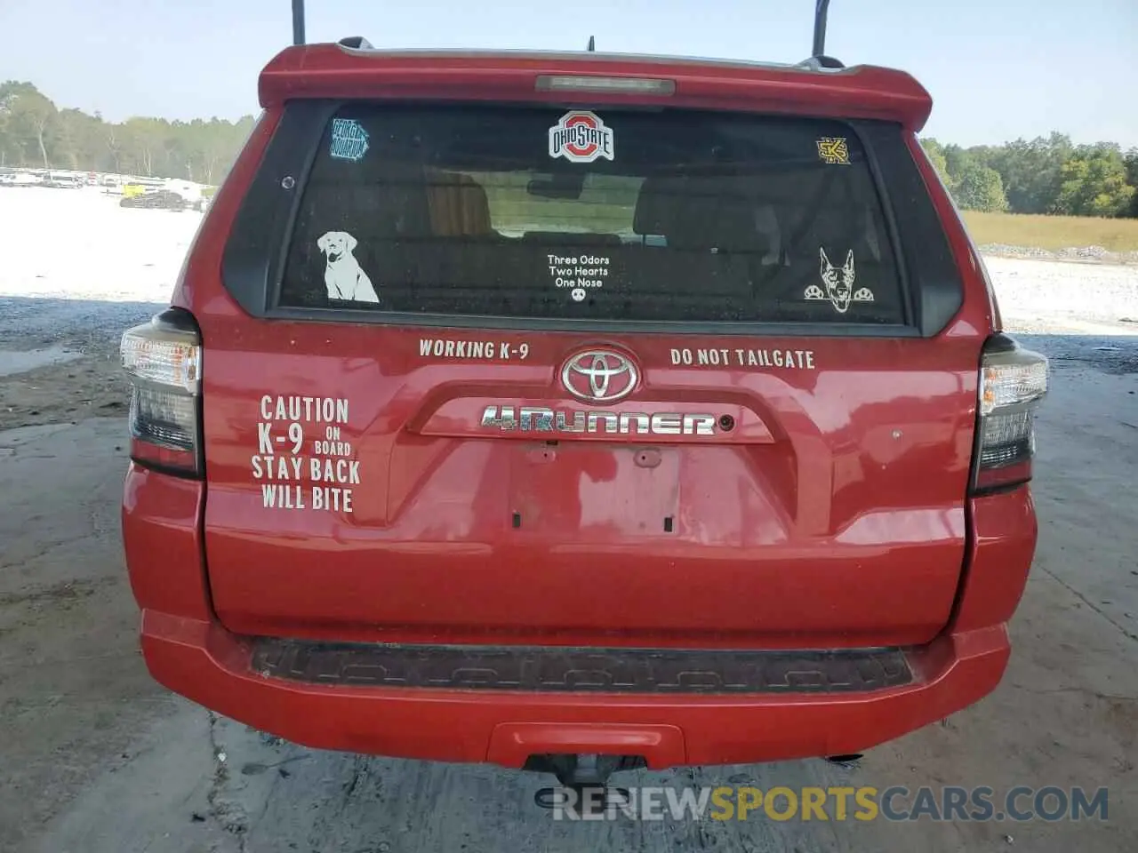 6 Photograph of a damaged car JTEEU5JRXM5235367 TOYOTA 4RUNNER 2021