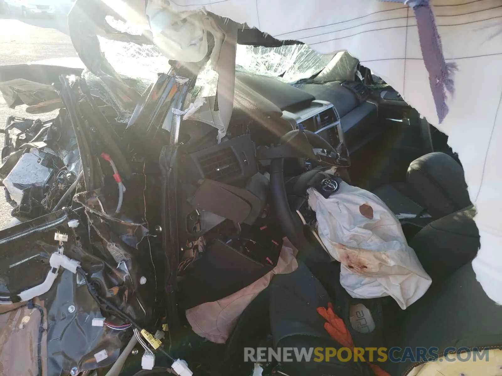 8 Photograph of a damaged car JTEFU5JR2M5245282 TOYOTA 4RUNNER 2021