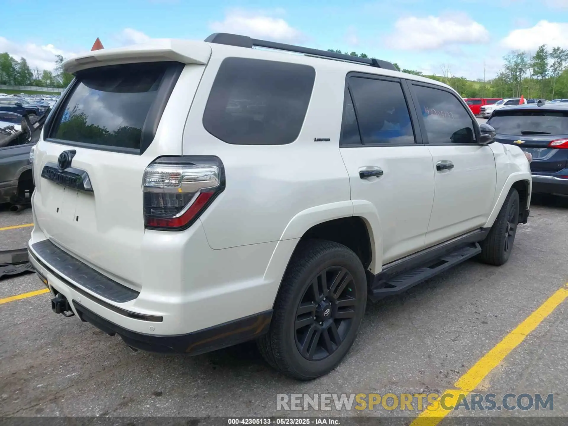 4 Photograph of a damaged car JTEJU5JR0M5852369 TOYOTA 4RUNNER 2021