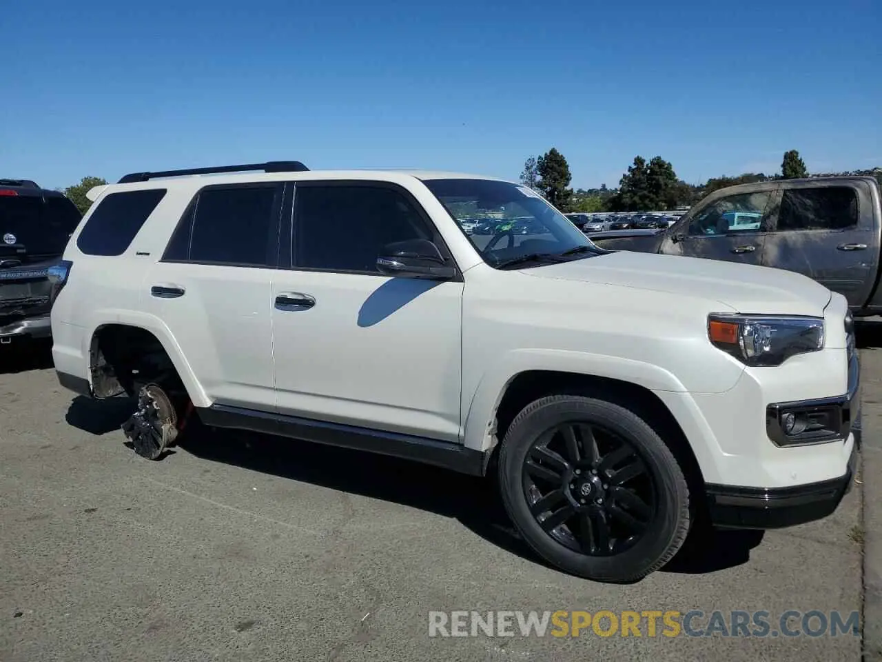 4 Photograph of a damaged car JTEJU5JR8M5965583 TOYOTA 4RUNNER 2021