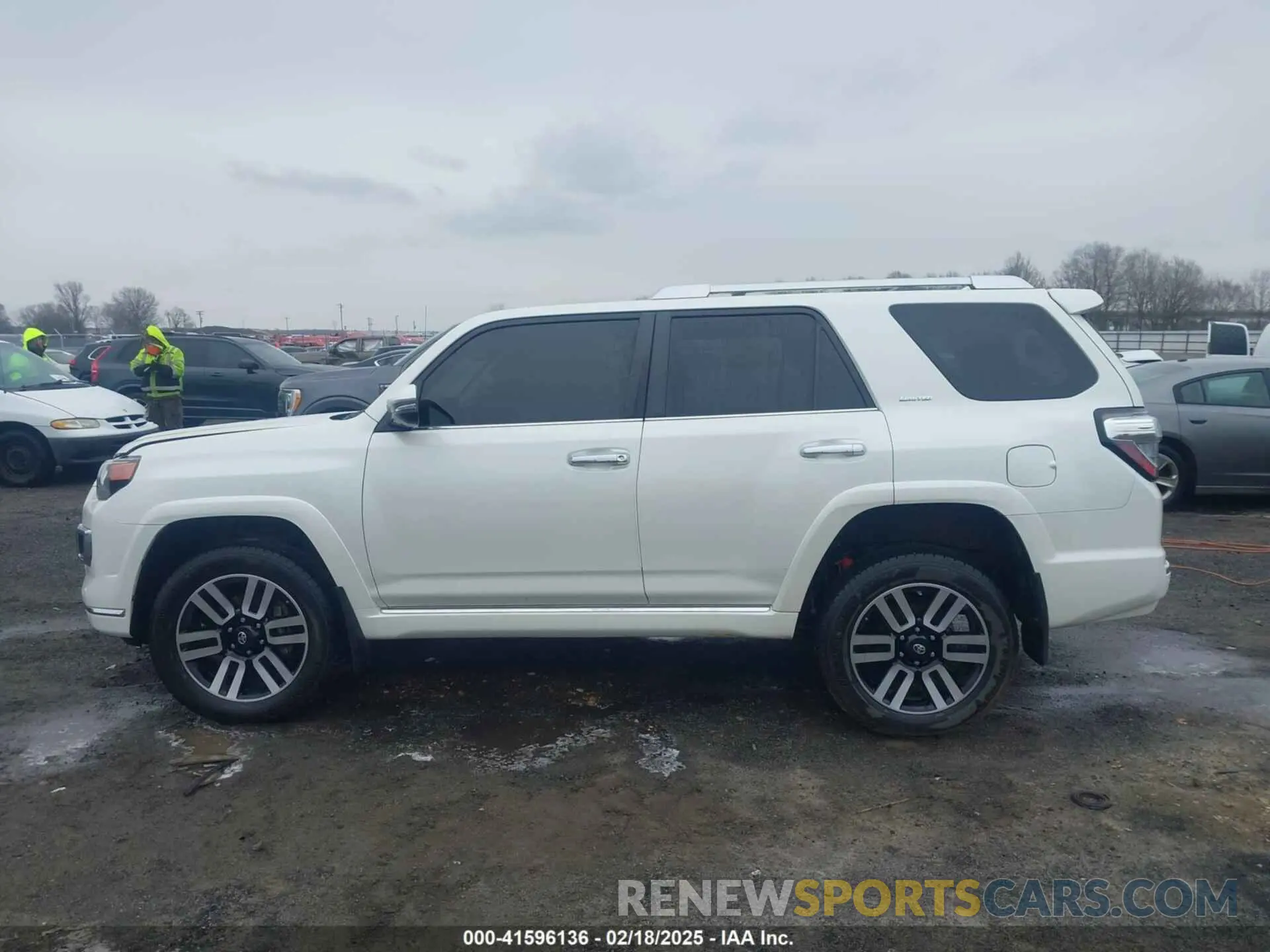 14 Photograph of a damaged car JTEKU5JR4M5892698 TOYOTA 4RUNNER 2021