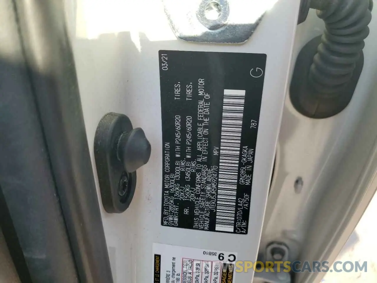 13 Photograph of a damaged car JTEKU5JR5M5924770 TOYOTA 4RUNNER 2021
