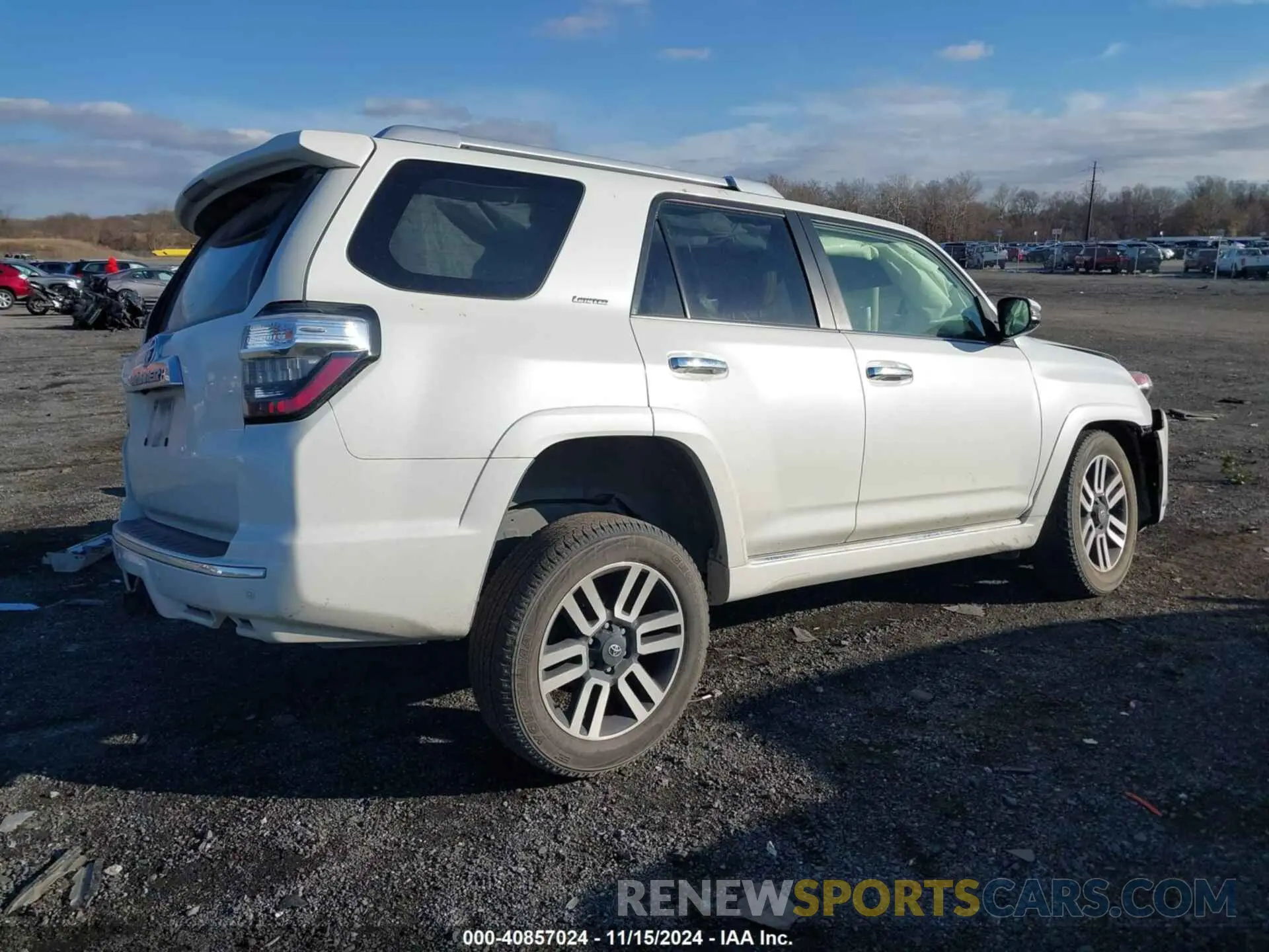 4 Photograph of a damaged car JTEKU5JR9M5881745 TOYOTA 4RUNNER 2021