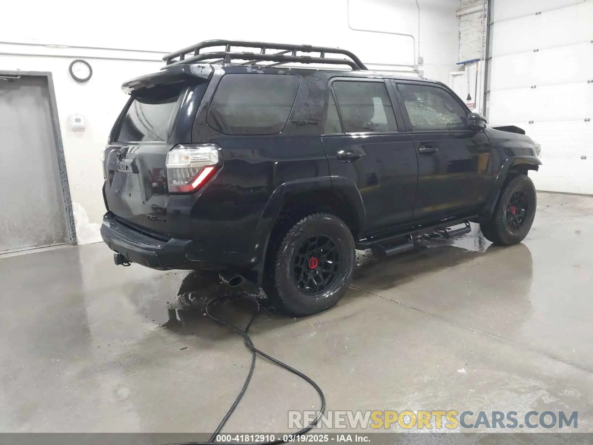 4 Photograph of a damaged car JTELU5JRXM5908553 TOYOTA 4RUNNER 2021