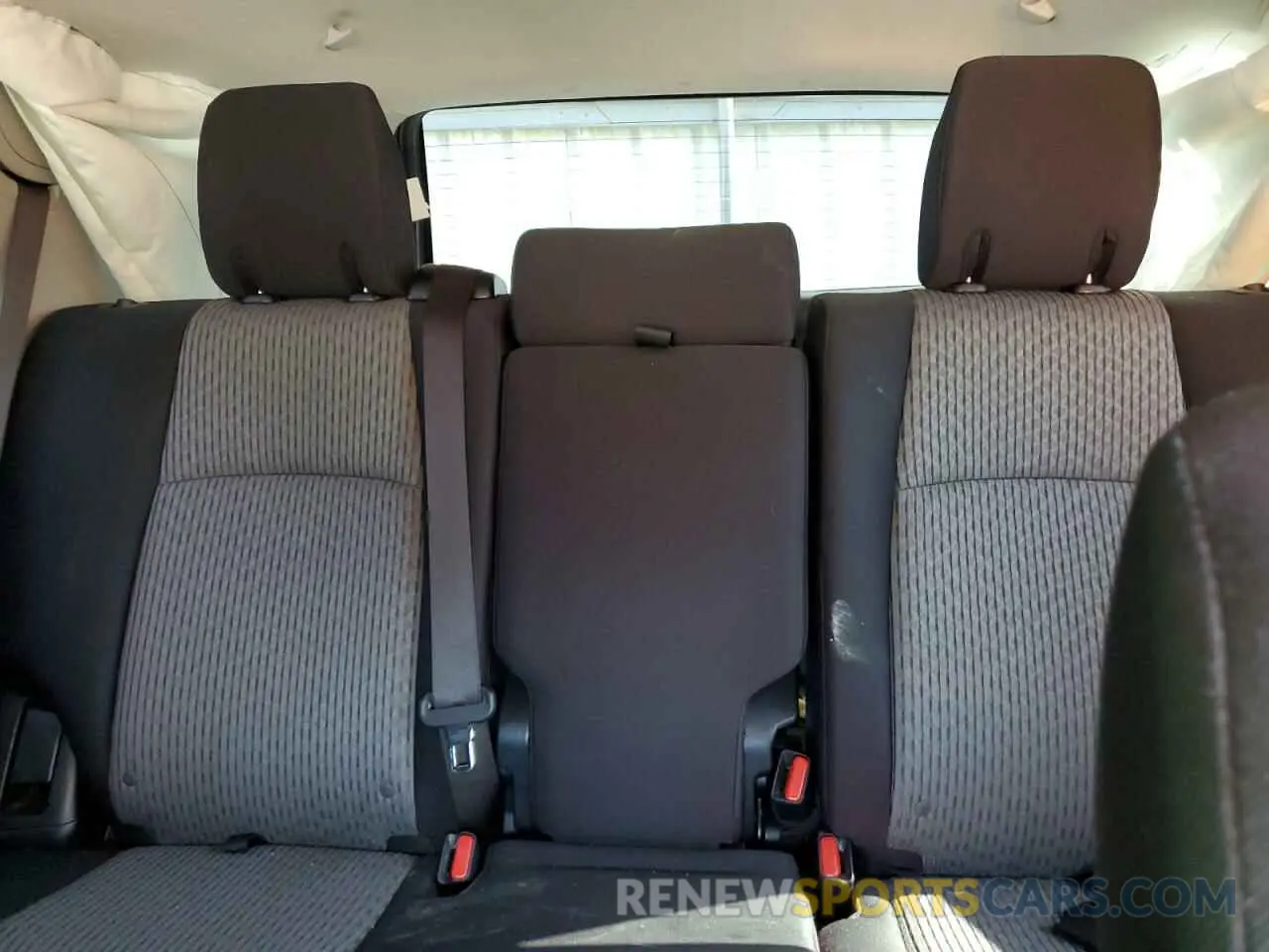 10 Photograph of a damaged car JTEMU5JR1M5918277 TOYOTA 4RUNNER 2021