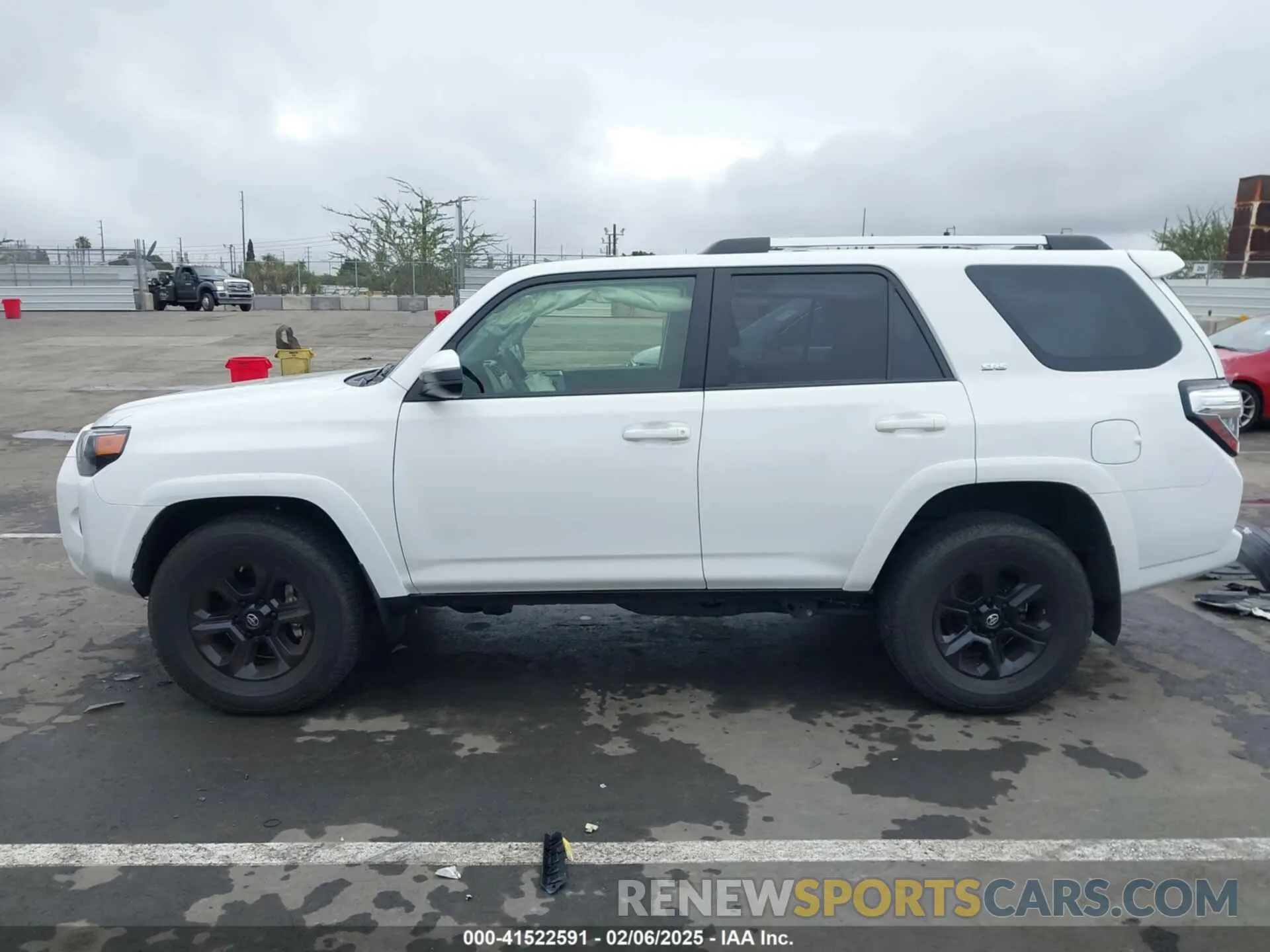 14 Photograph of a damaged car JTEMU5JR1M5924256 TOYOTA 4RUNNER 2021