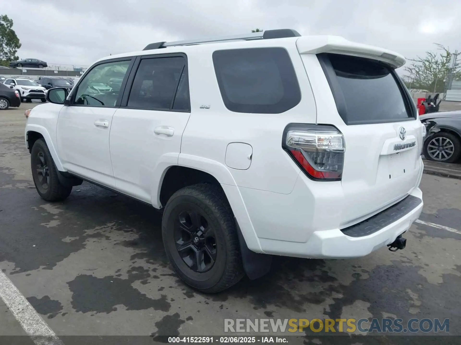 3 Photograph of a damaged car JTEMU5JR1M5924256 TOYOTA 4RUNNER 2021