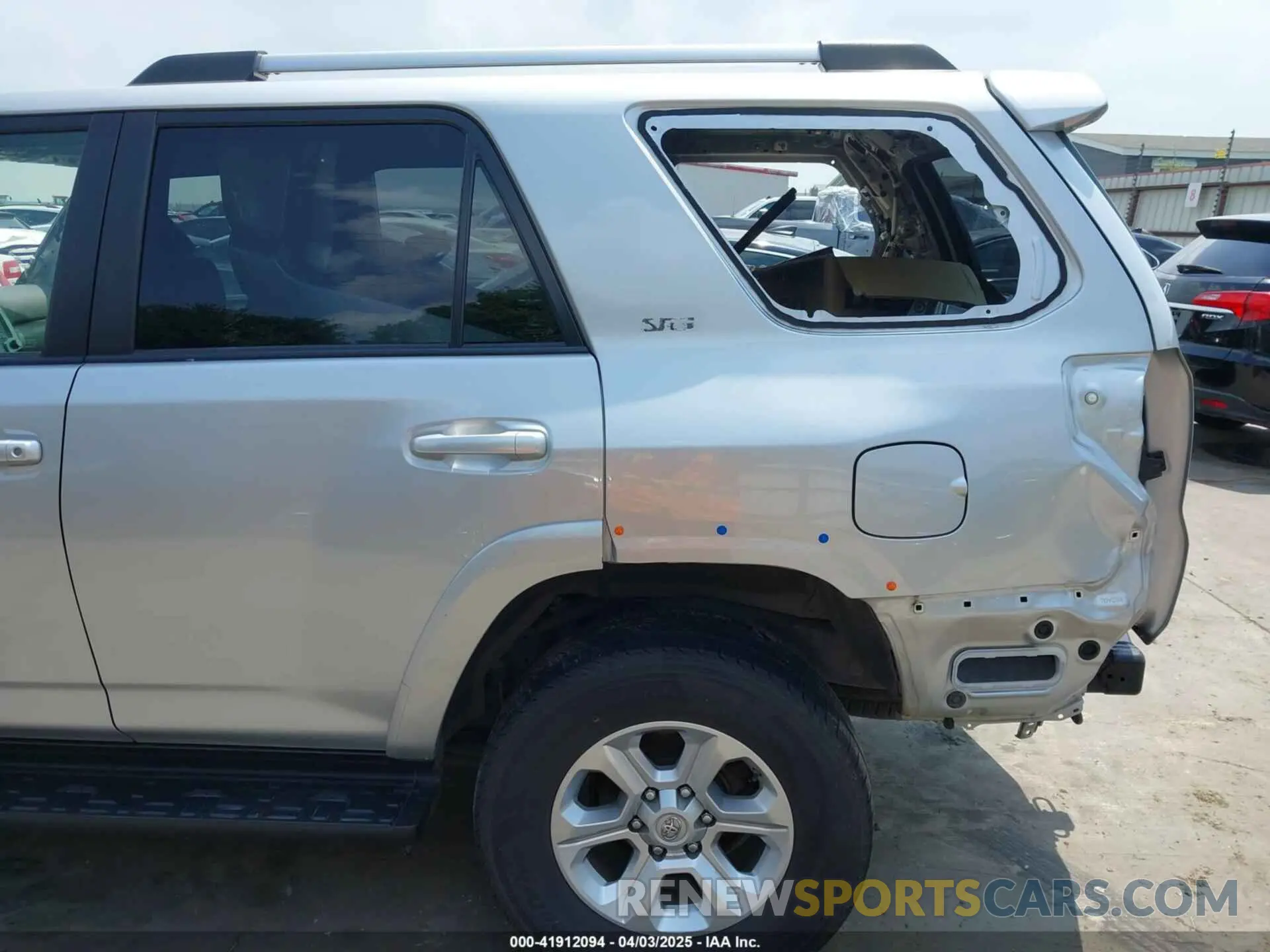 19 Фотография поврежденного автомобиля JTEMU5JR1M5929960 TOYOTA 4RUNNER 2021