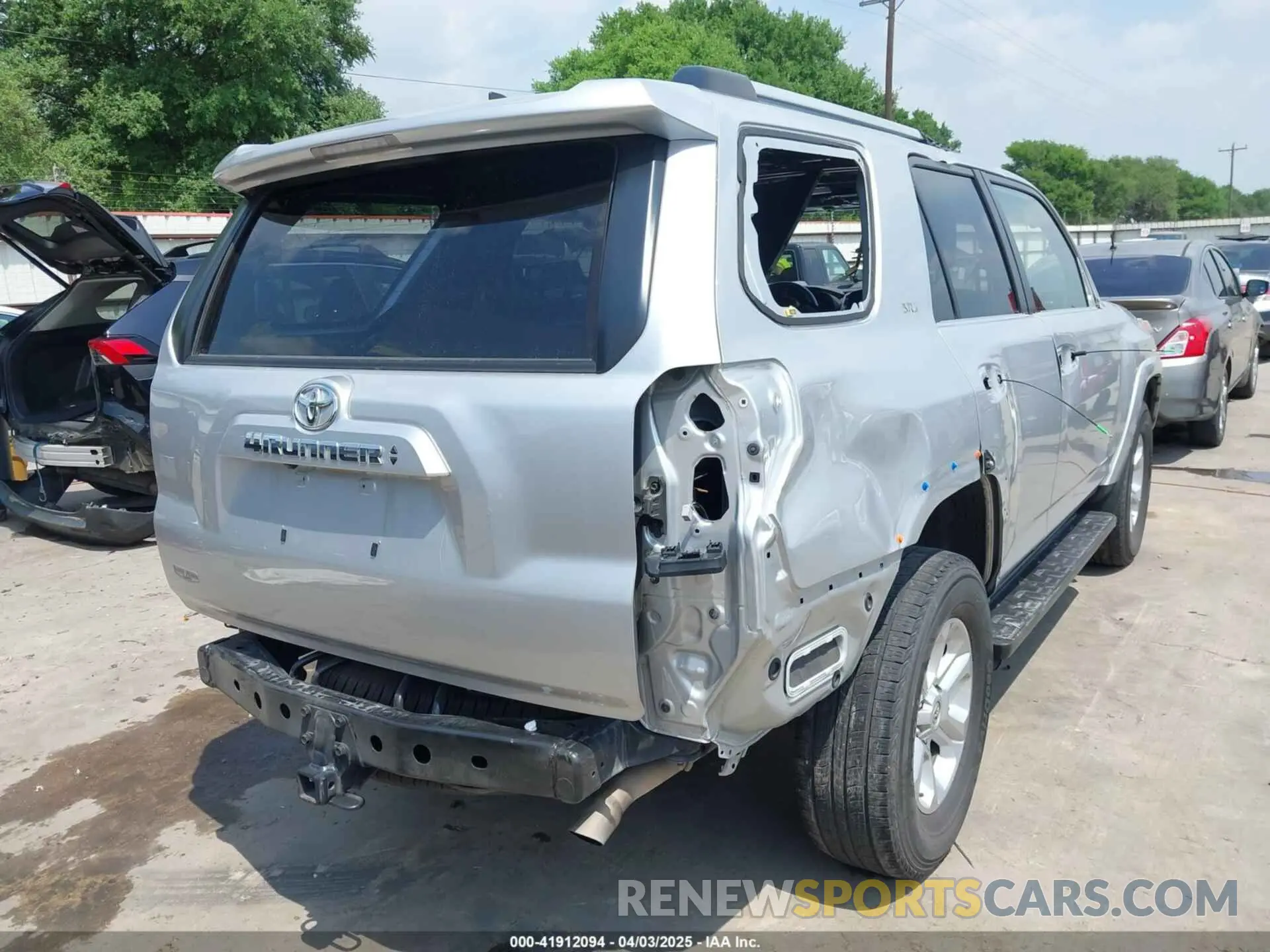 4 Фотография поврежденного автомобиля JTEMU5JR1M5929960 TOYOTA 4RUNNER 2021