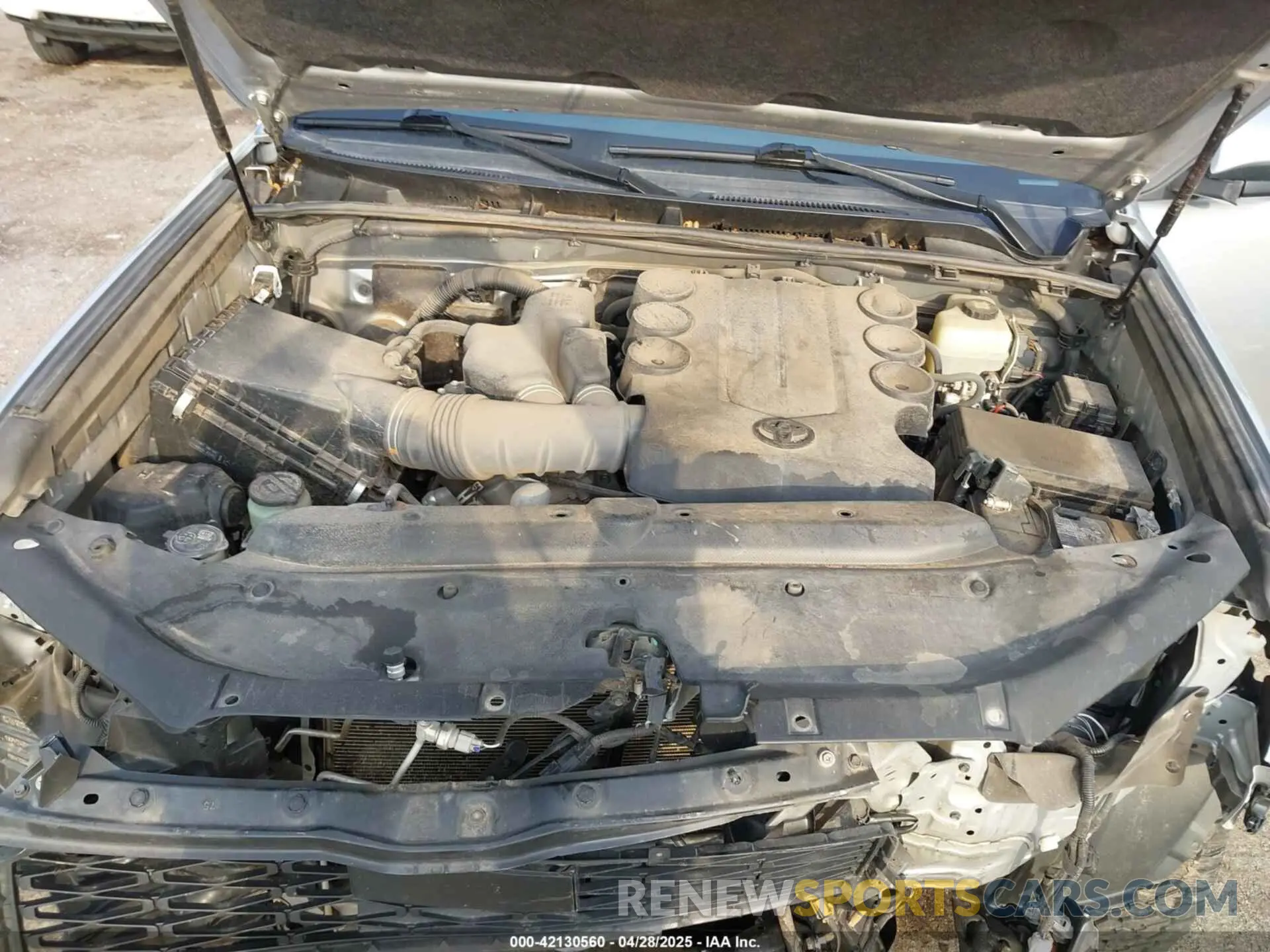 10 Photograph of a damaged car JTEMU5JR1M5937878 TOYOTA 4RUNNER 2021