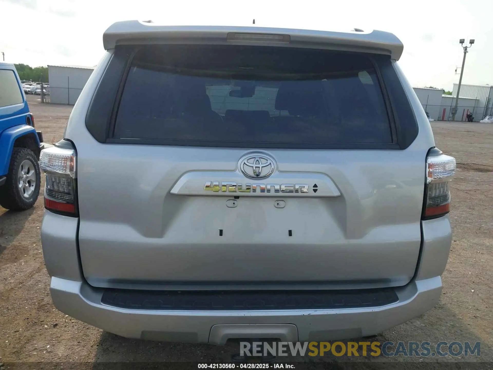 17 Photograph of a damaged car JTEMU5JR1M5937878 TOYOTA 4RUNNER 2021