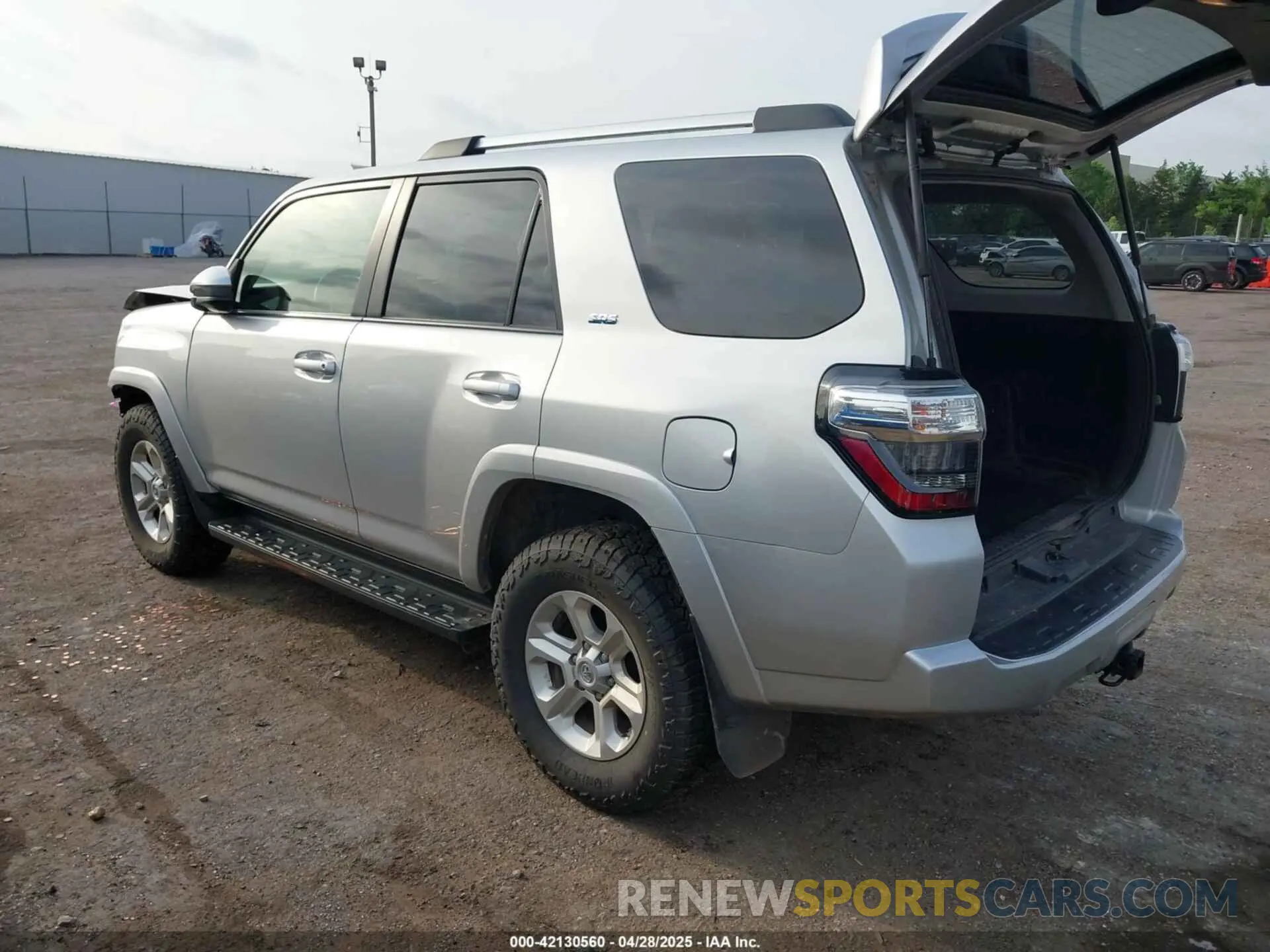 3 Photograph of a damaged car JTEMU5JR1M5937878 TOYOTA 4RUNNER 2021