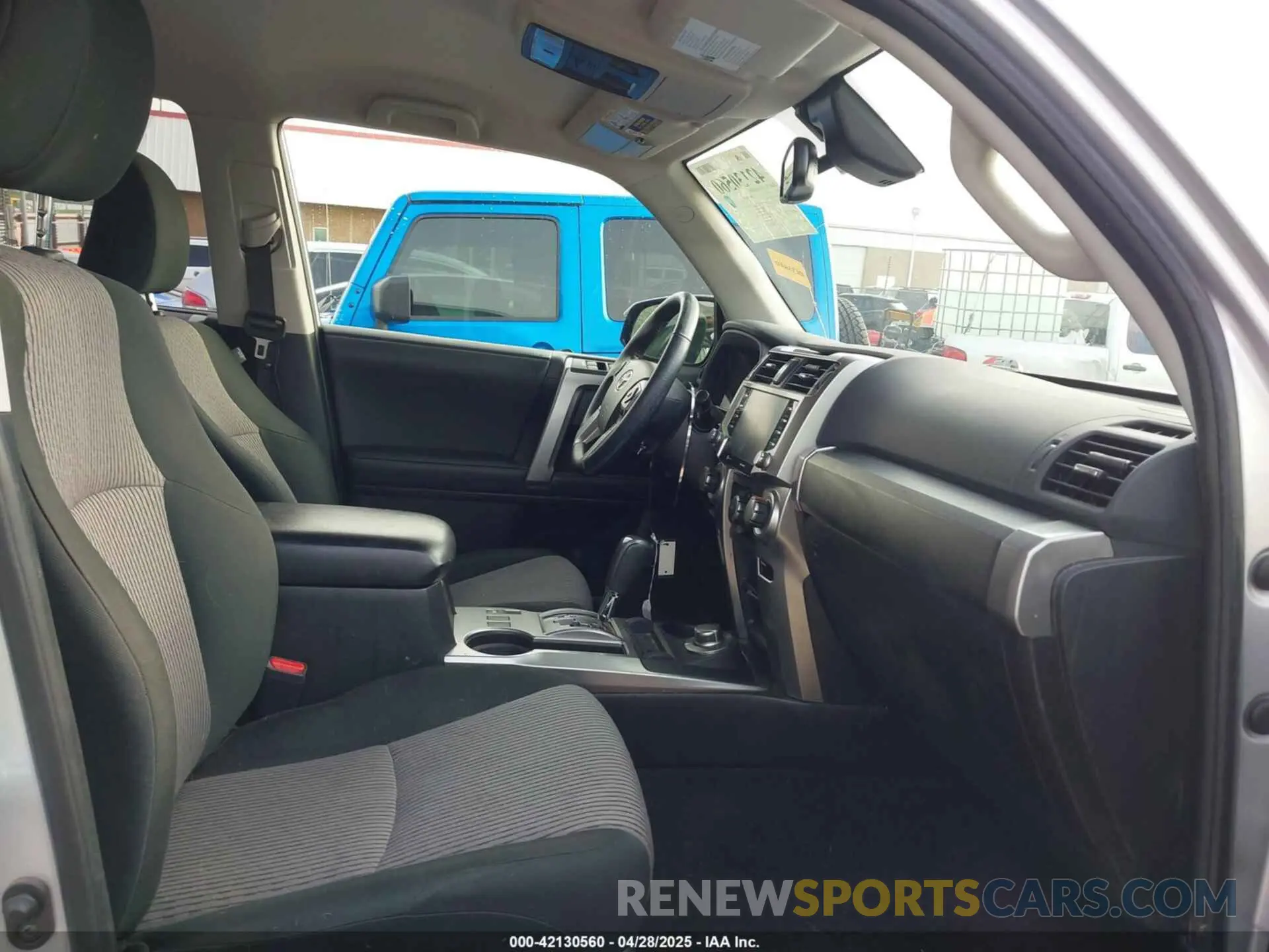 5 Photograph of a damaged car JTEMU5JR1M5937878 TOYOTA 4RUNNER 2021