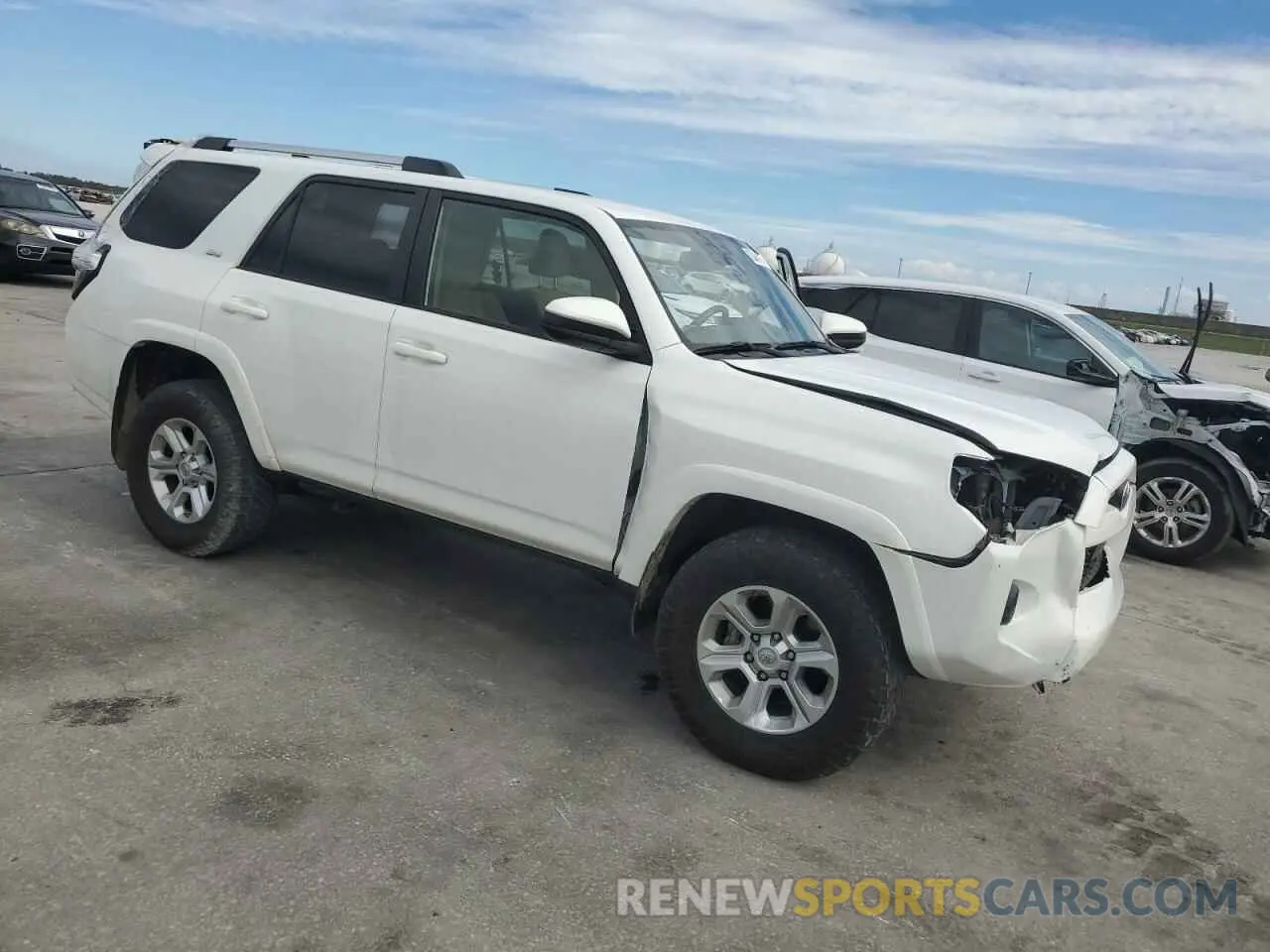 4 Photograph of a damaged car JTEMU5JR2M5966631 TOYOTA 4RUNNER 2021