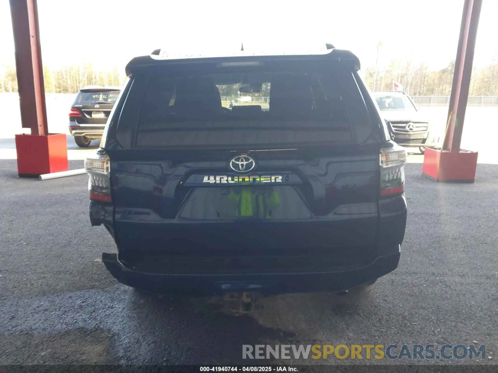 16 Photograph of a damaged car JTEMU5JR3M5933542 TOYOTA 4RUNNER 2021