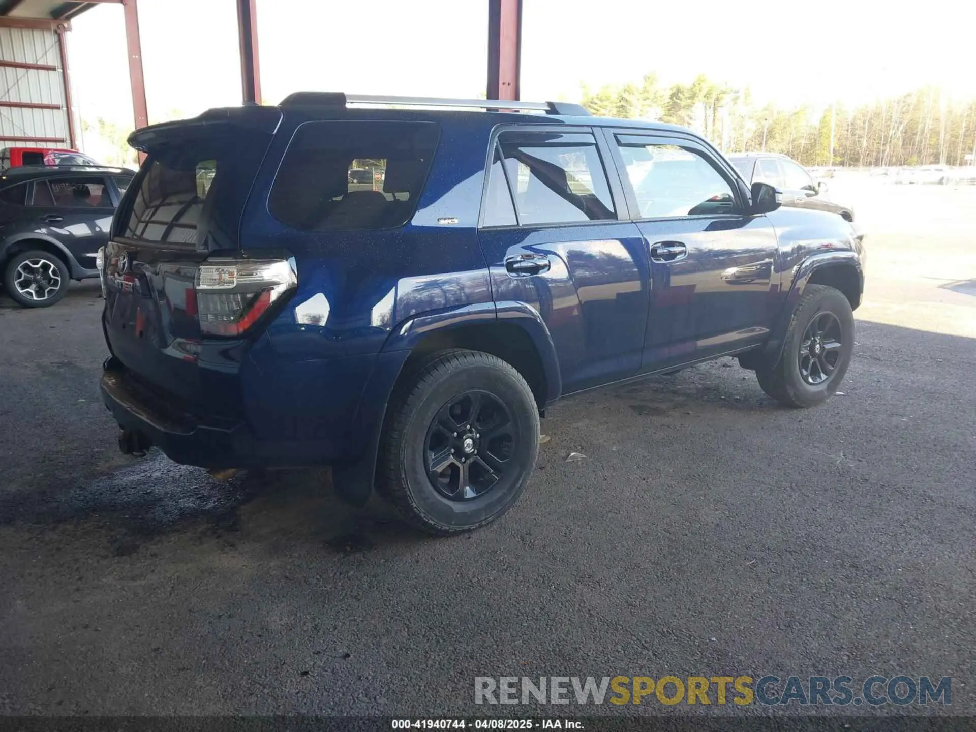 4 Photograph of a damaged car JTEMU5JR3M5933542 TOYOTA 4RUNNER 2021