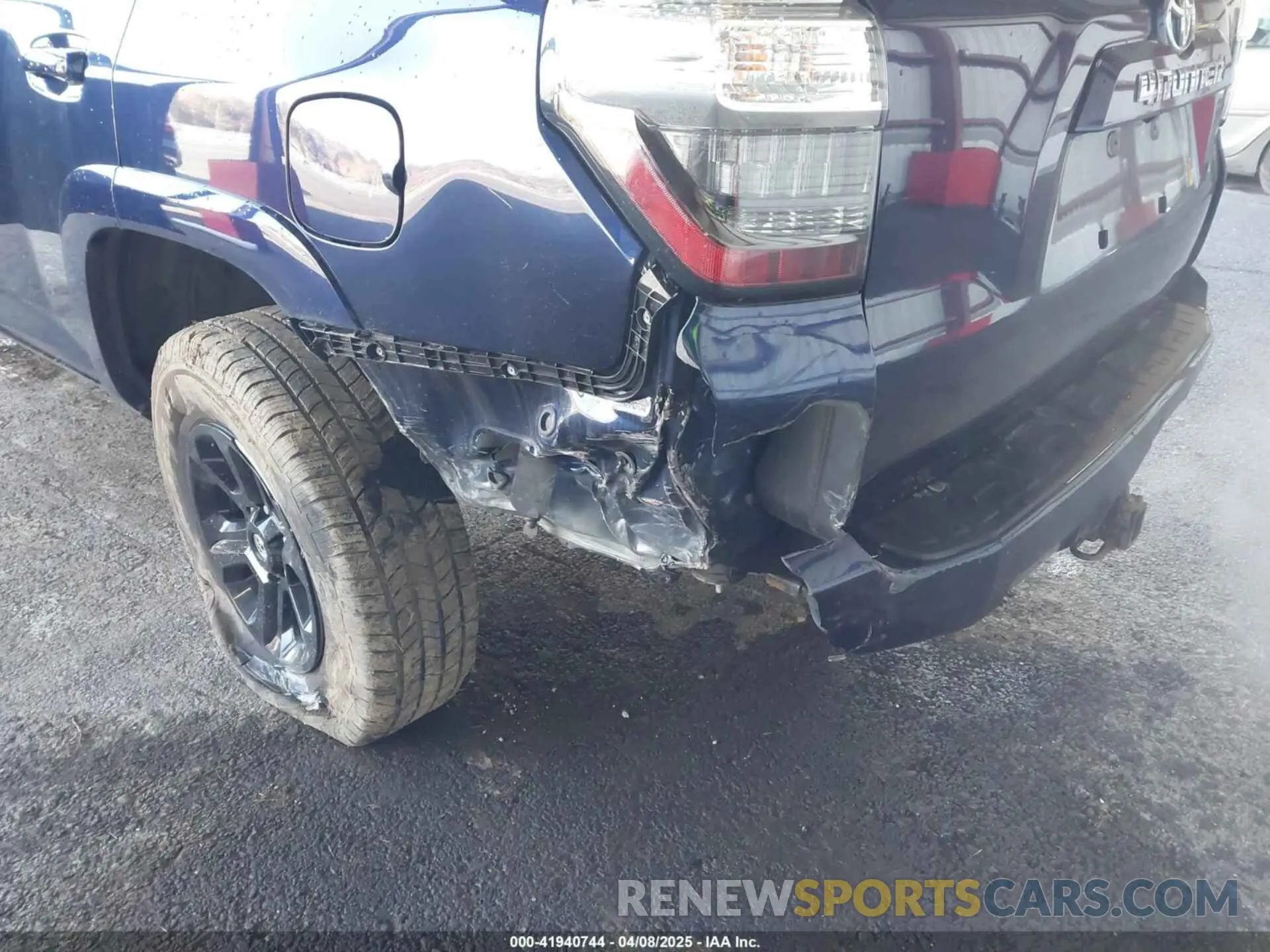 6 Photograph of a damaged car JTEMU5JR3M5933542 TOYOTA 4RUNNER 2021
