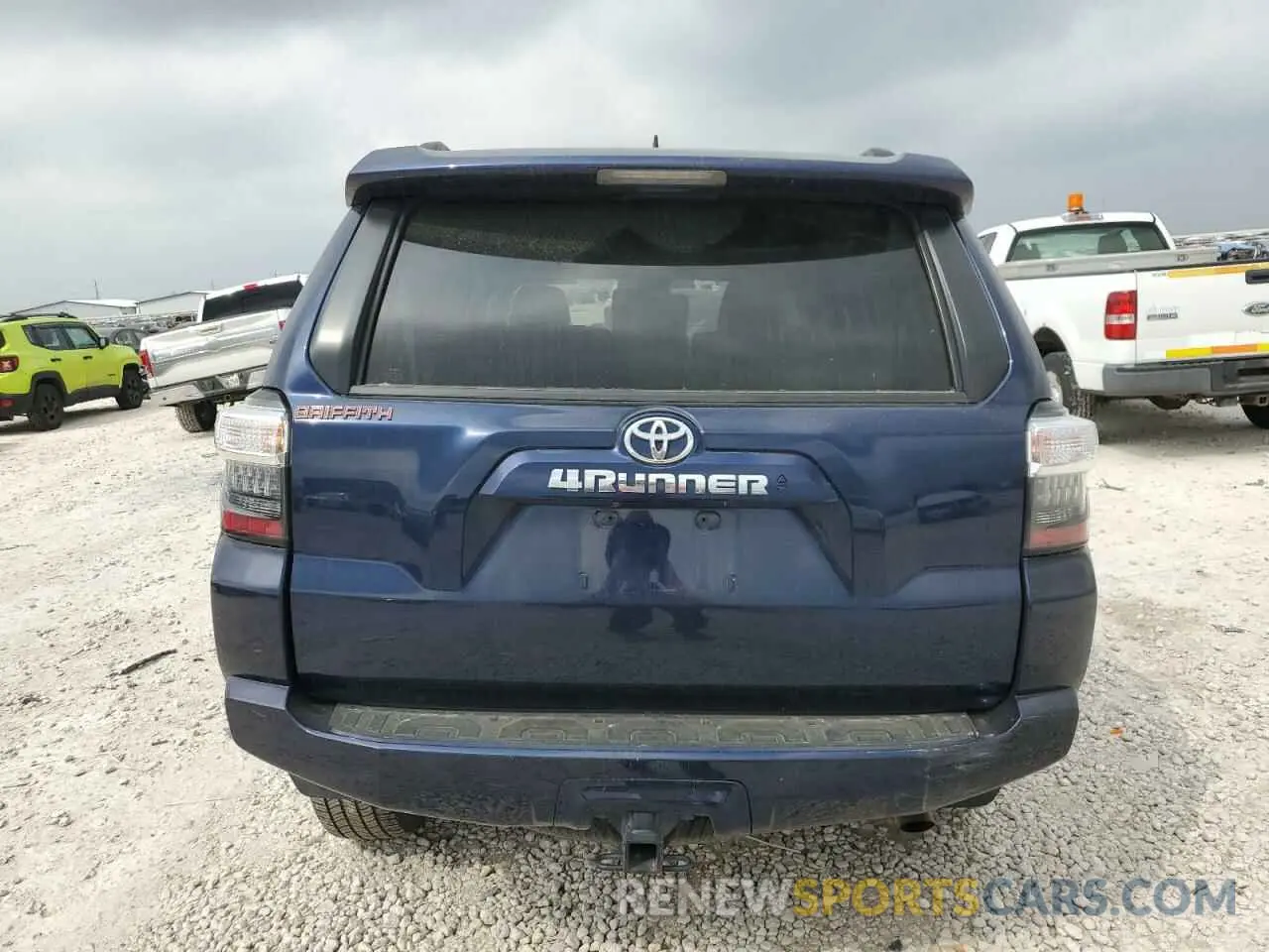 6 Photograph of a damaged car JTEMU5JR4M5917821 TOYOTA 4RUNNER 2021